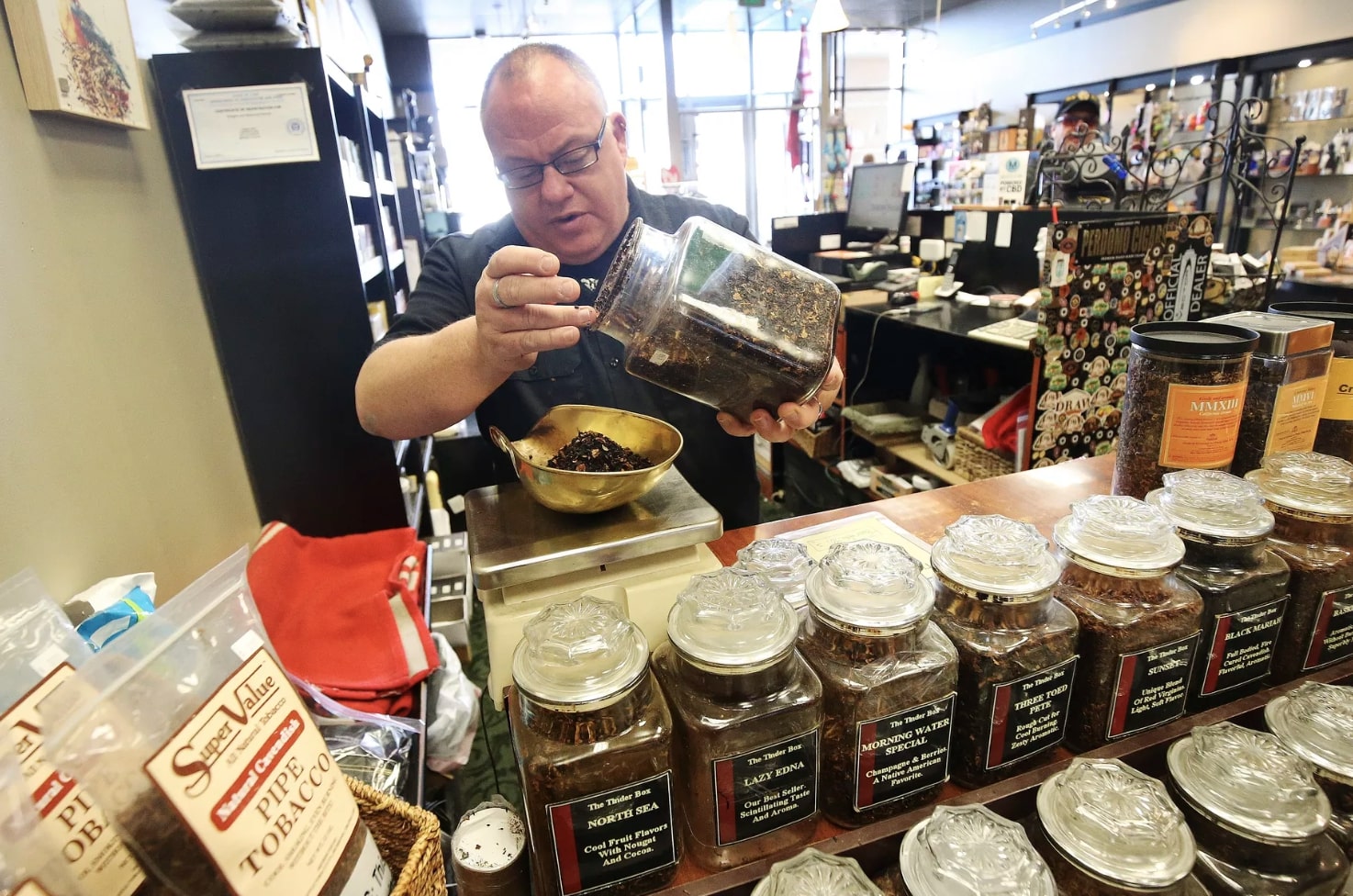 Utah retailers halt tobacco sales to those under 21 amid confusion over new law