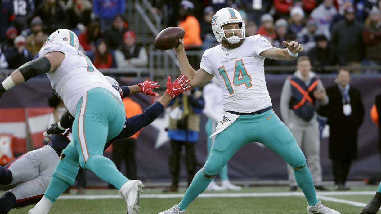 Dolphins stun Patriots 27-24, denying NE first-round bye