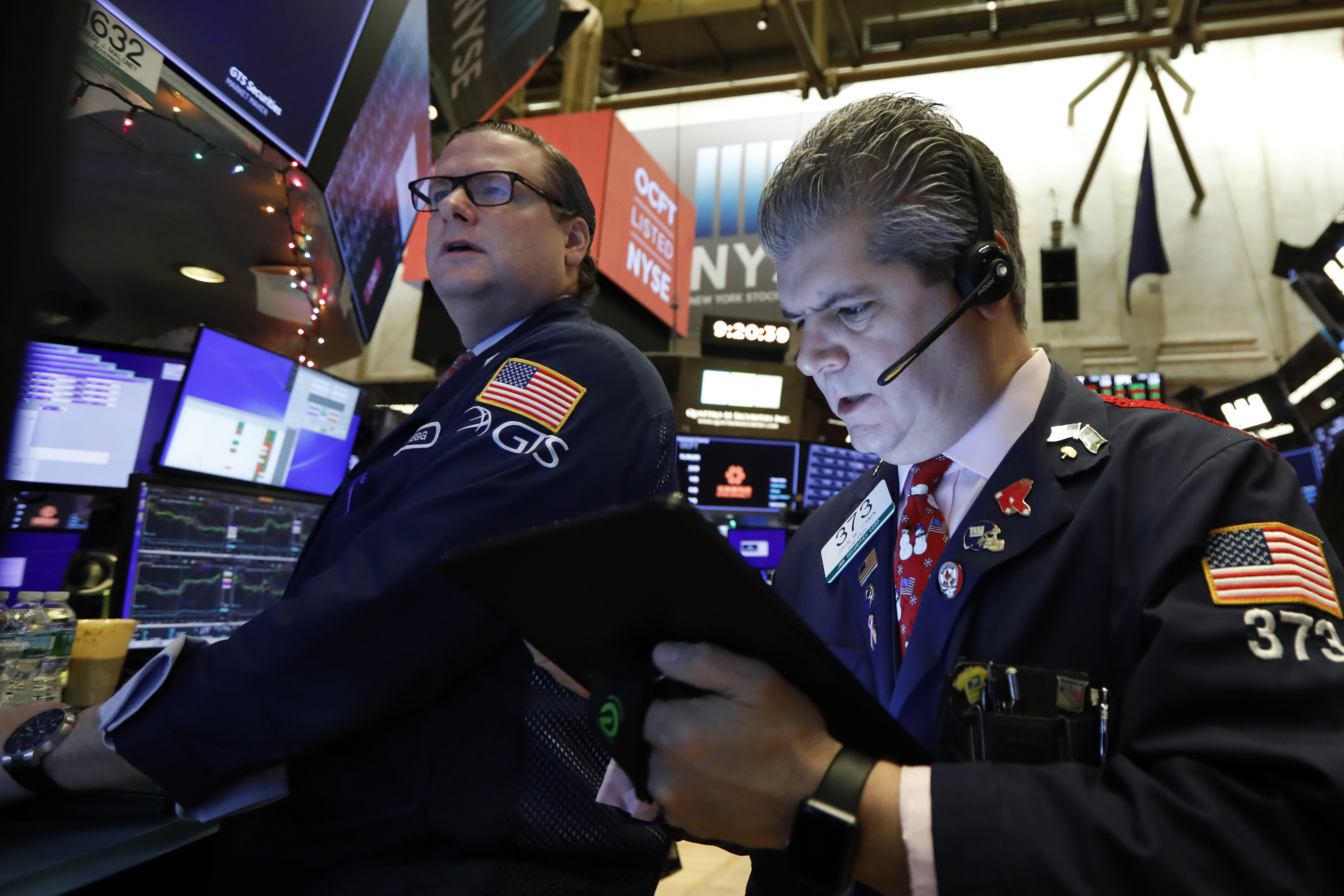 Stocks close out best year since 2013; S&P 500 soars 28.9%