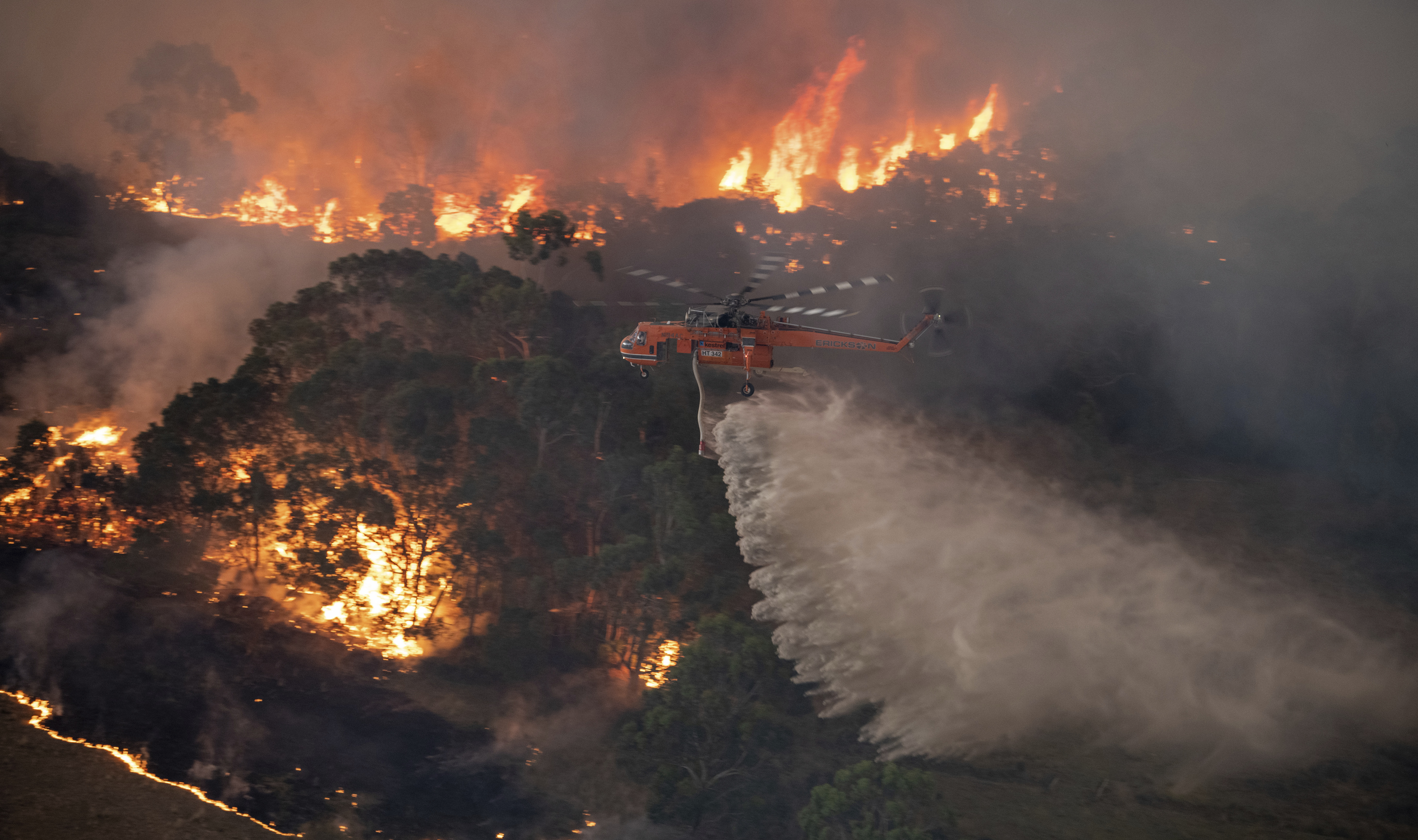 Australia sending aid to wildfire towns as death toll rises