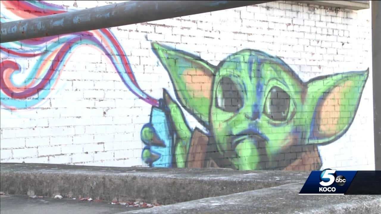 Fans flocking to Oklahoma to see Baby Yoda mural