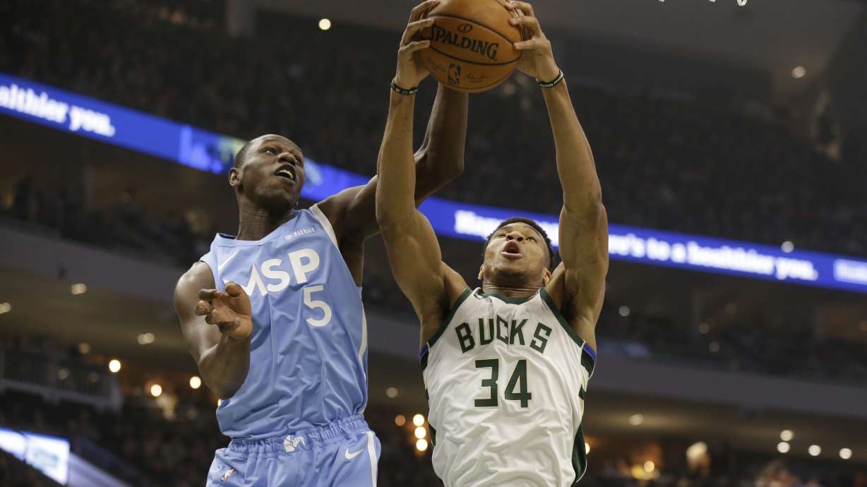 Antetokounmpo scores 32, Bucks hold off Wolves 106-104