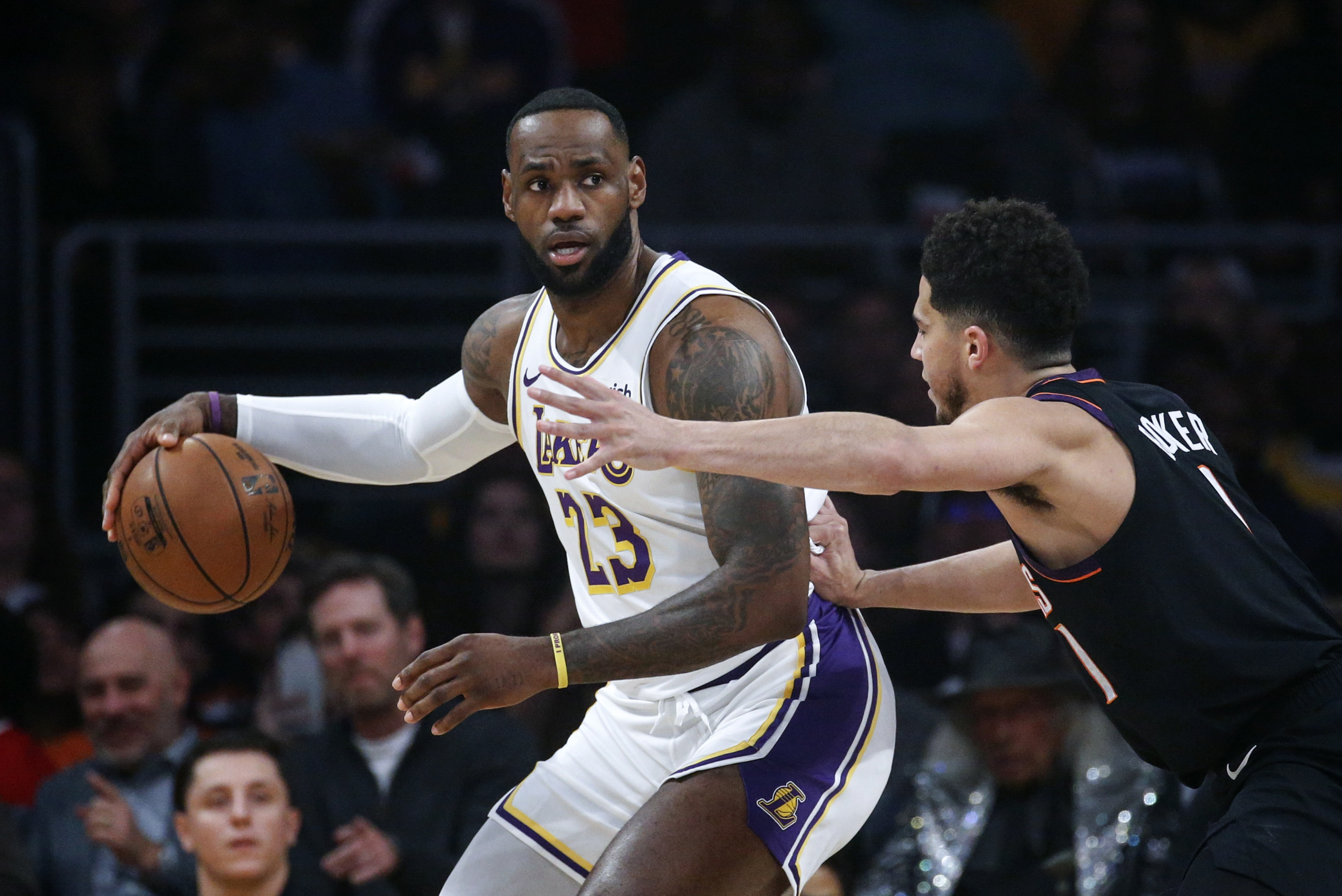 West-leading Lakers beat Suns 117-107 for 3rd win in row