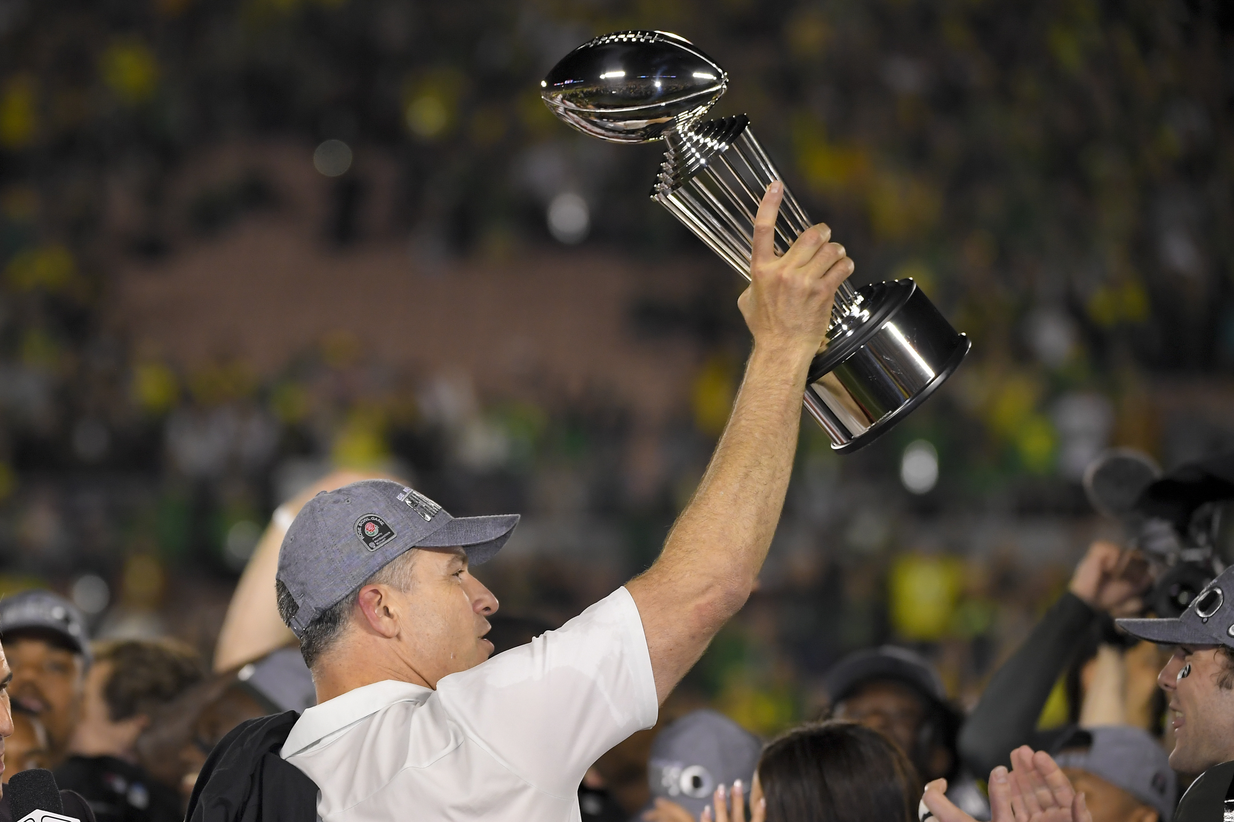 Cristobal's new-look Oregon looks to build on Rose Bowl win