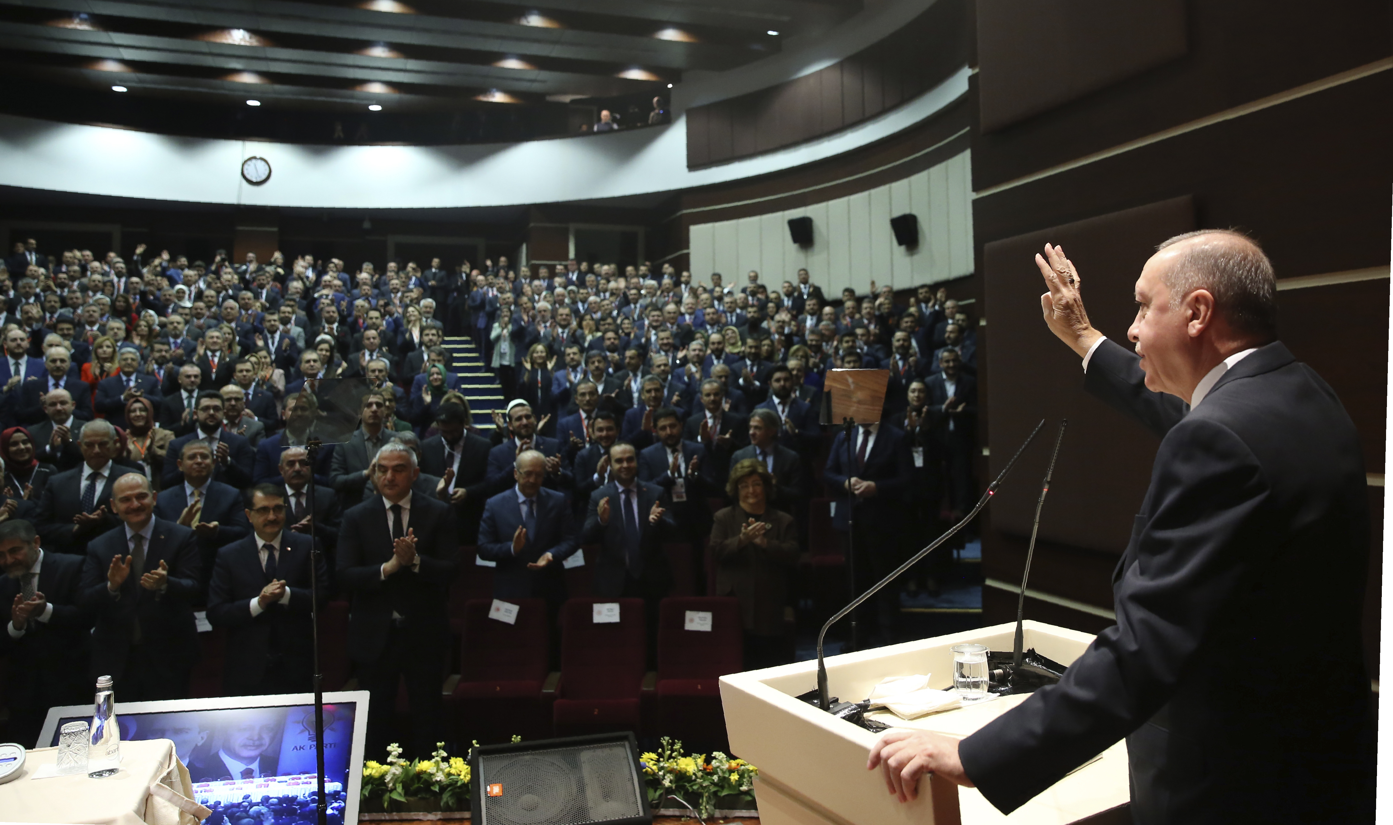 Turkish lawmakers authorize sending troops to fight in Libya