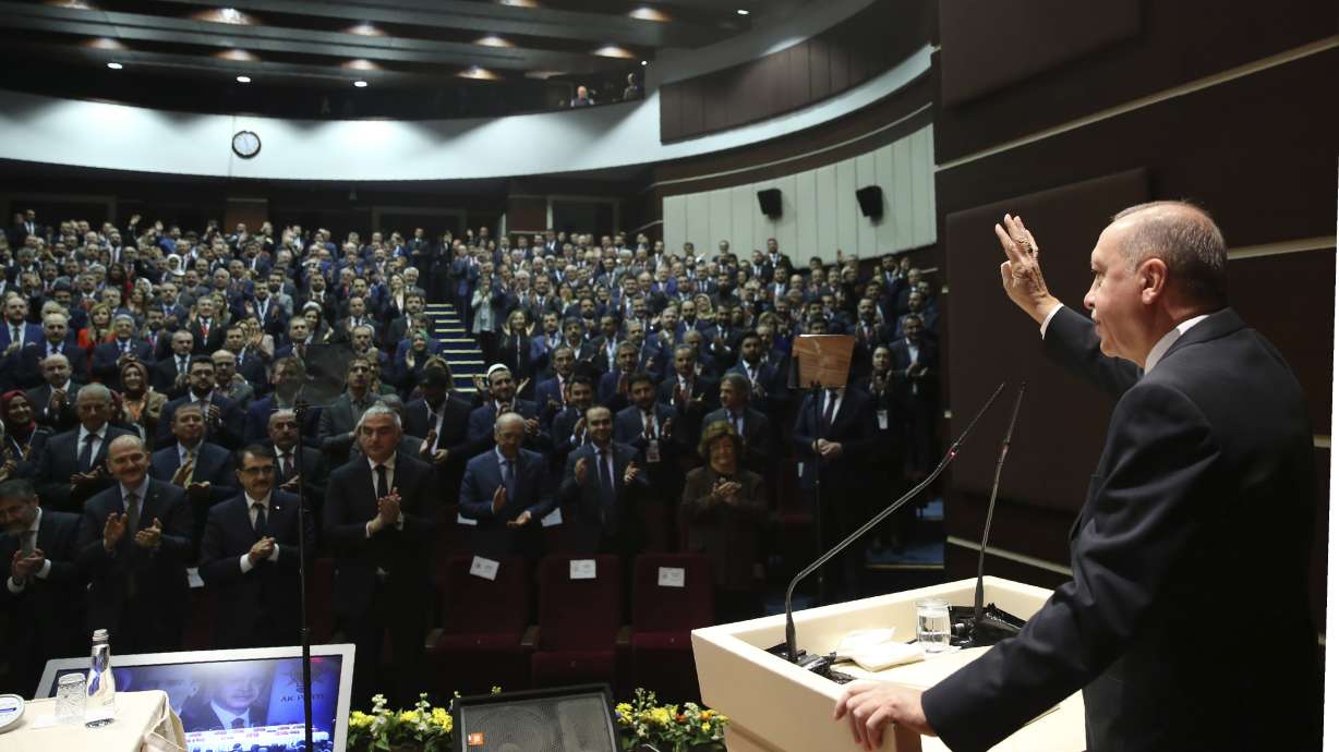 Turkish lawmakers authorize sending troops to fight in Libya