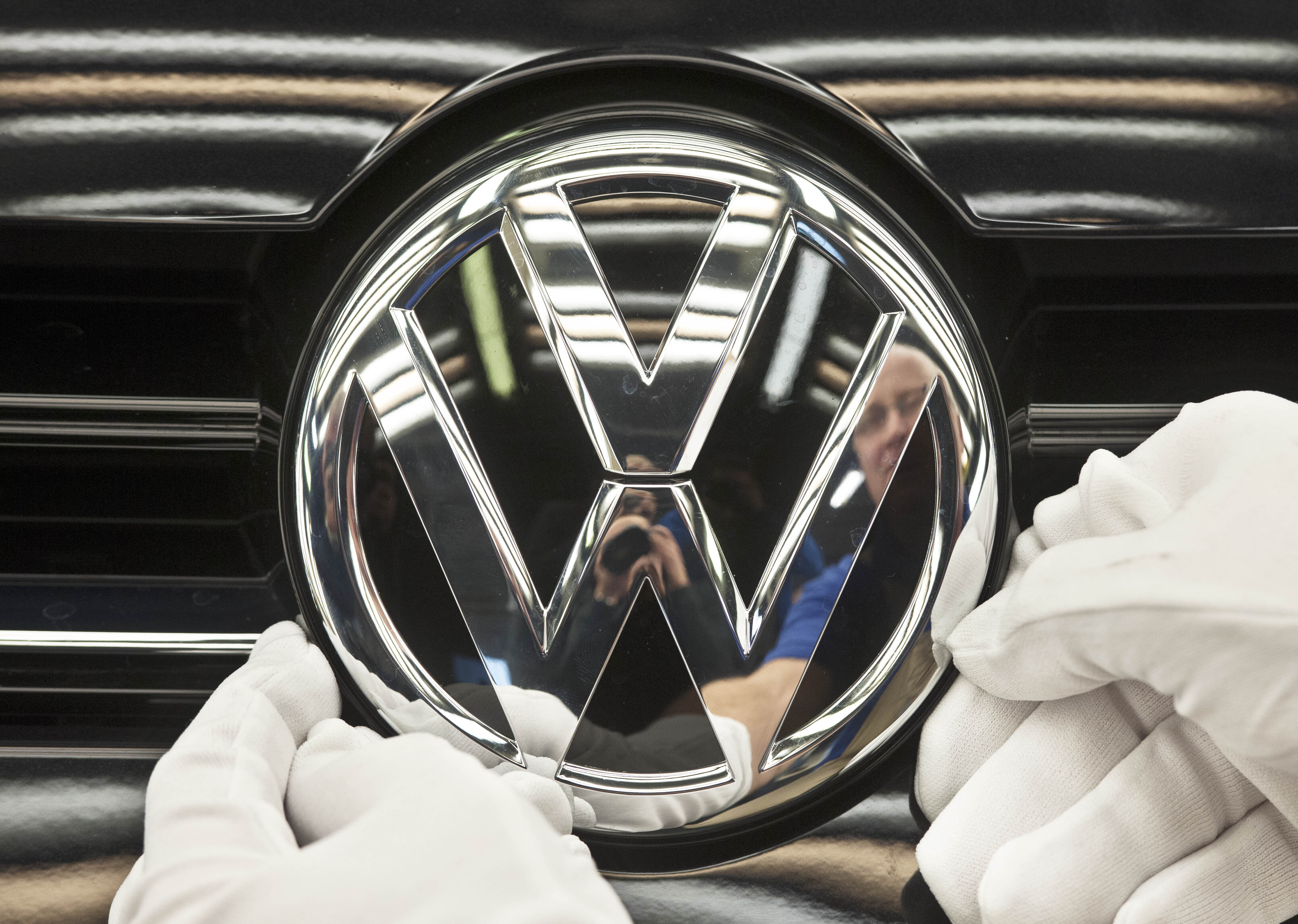 Volkswagen, German consumer group in diesel settlement talks