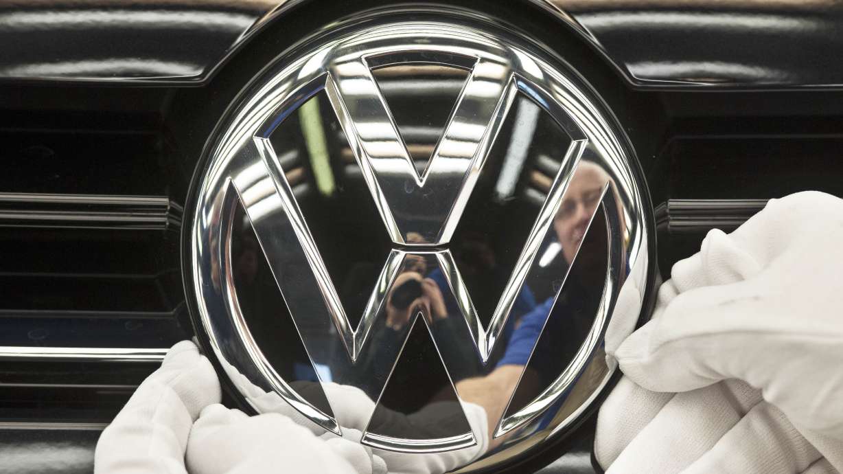 Volkswagen, German consumer group in diesel settlement talks