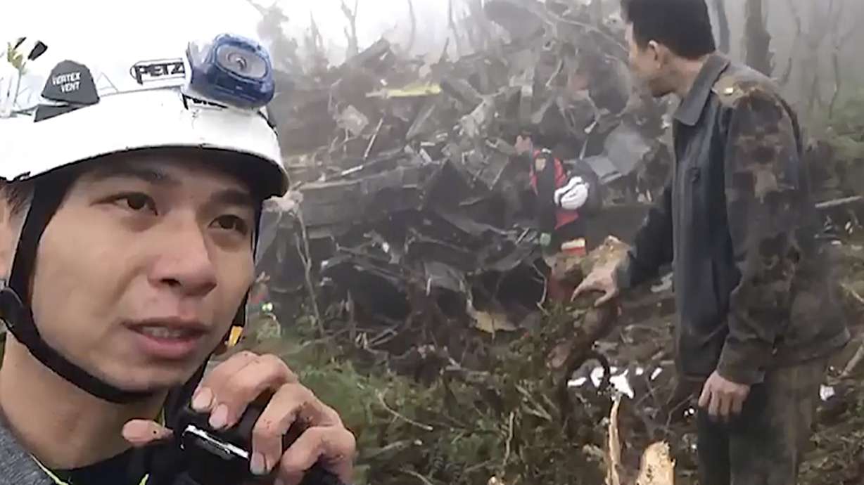Taiwan defense officials meet after crash kills top officer