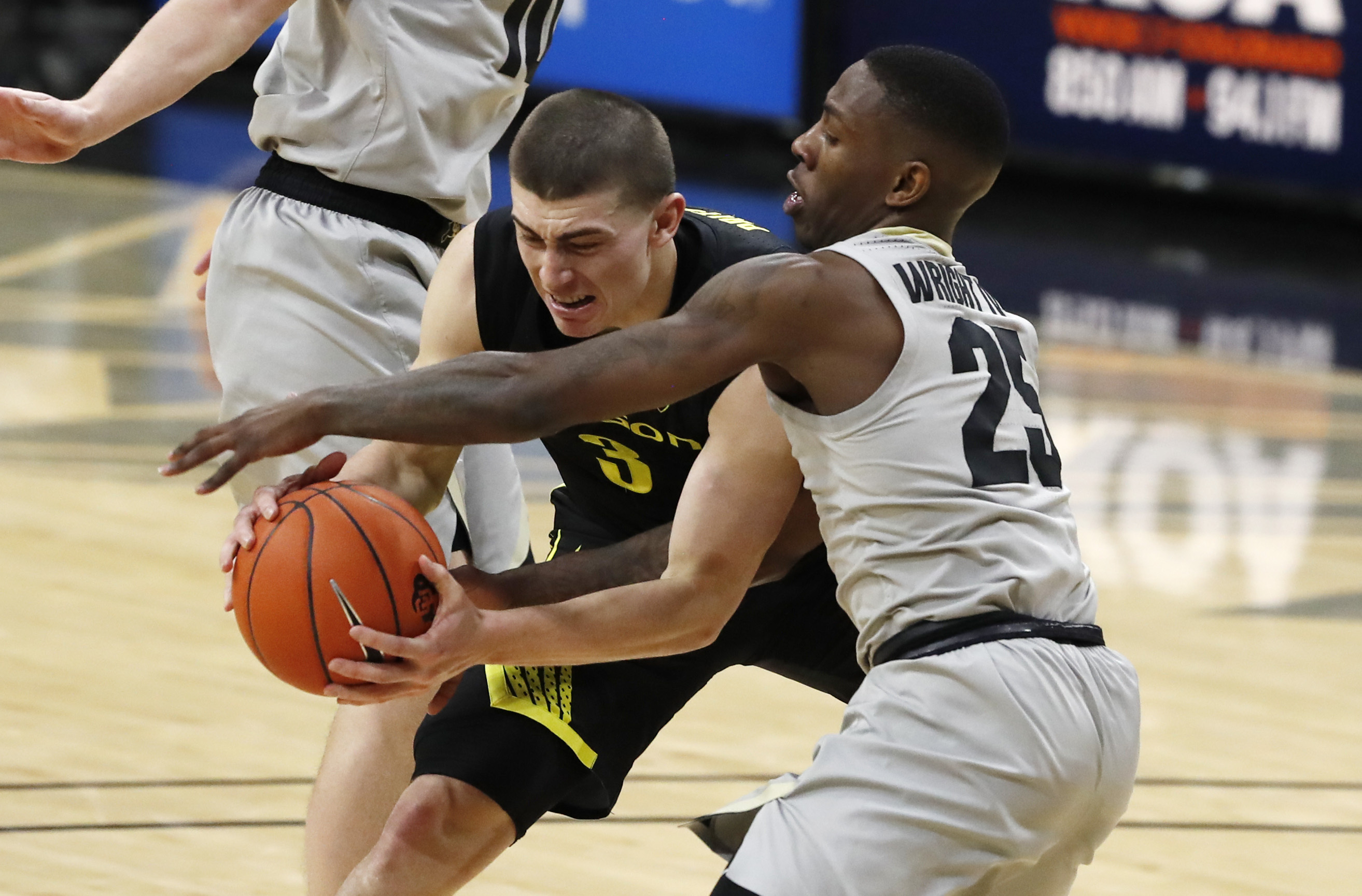 Wright takes over late, Colorado beats No. 4 Oregon 74-65