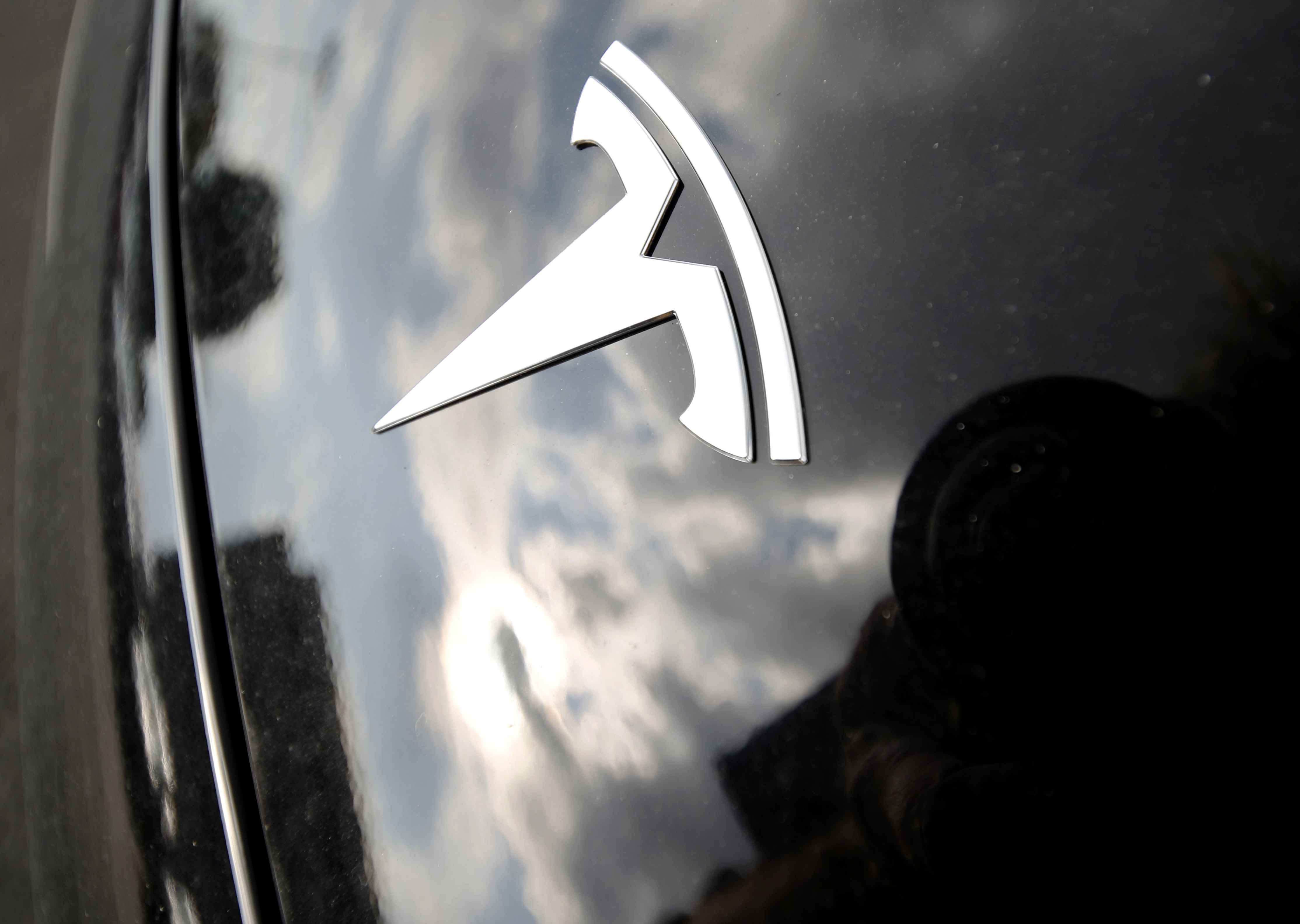3 crashes, 3 deaths raise questions about Tesla's Autopilot