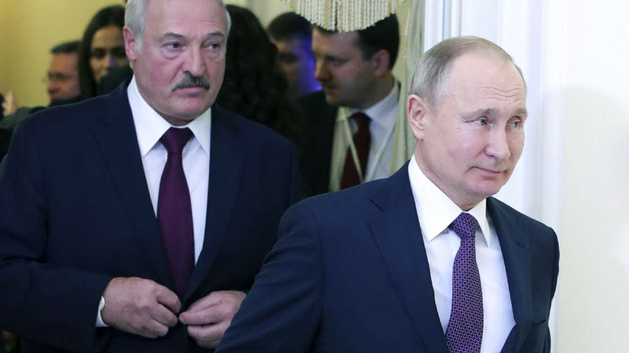 Russia halts oil supplies to Belarus in push for closer ties