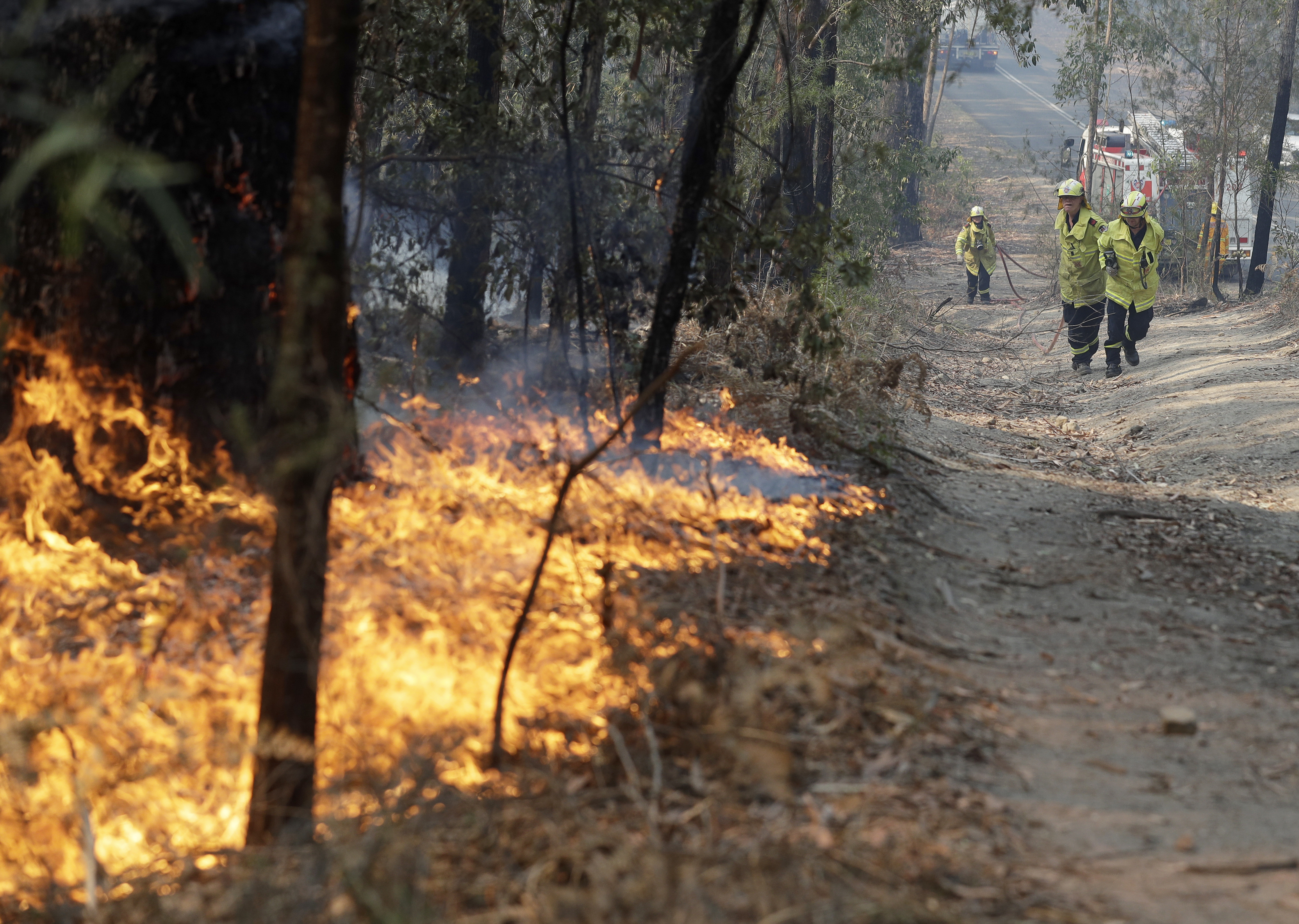 Weather raises Australia's fire danger, prompts mass evacuations