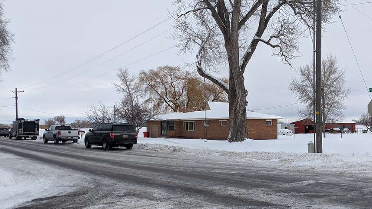 FBI, local law enforcement officers searching Idaho home for evidence in missing kids case