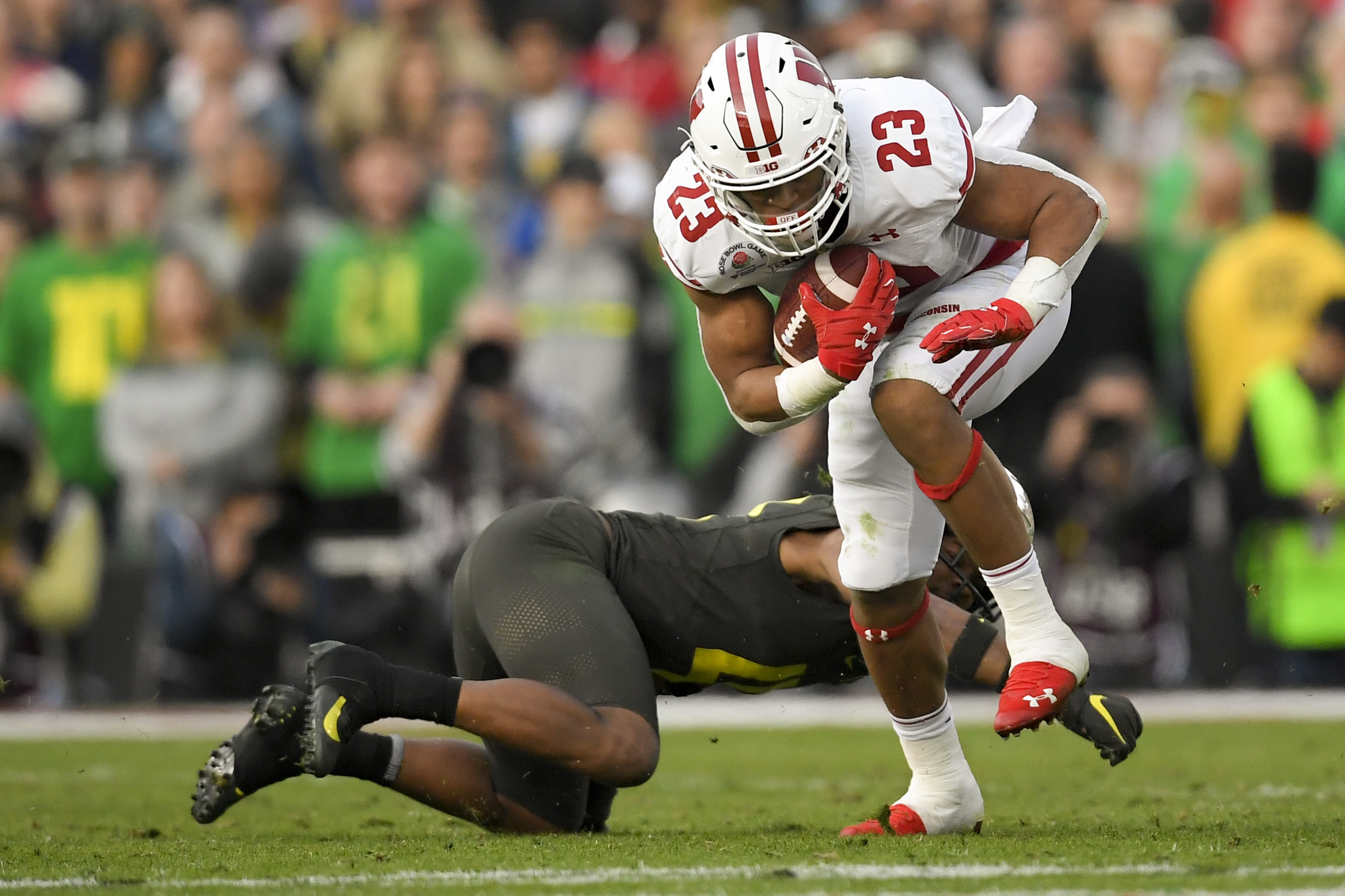 Wisconsin running back Jonathan Taylor to enter NFL draft