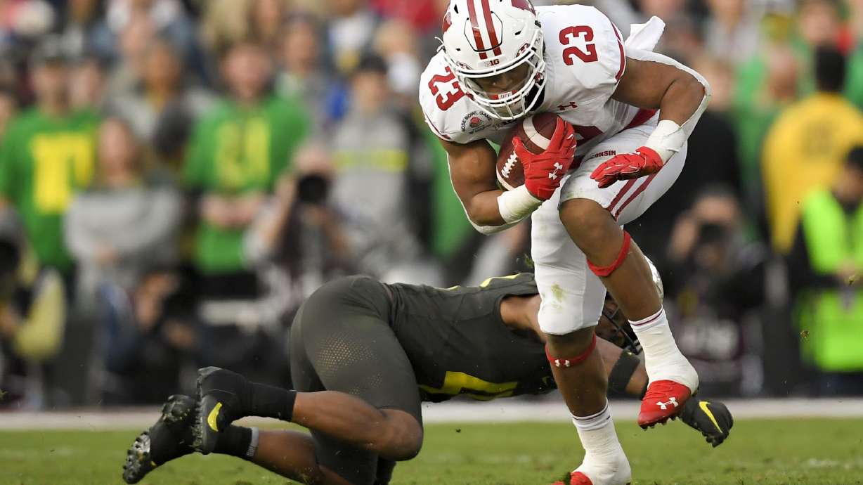 Wisconsin running back Jonathan Taylor to enter NFL draft