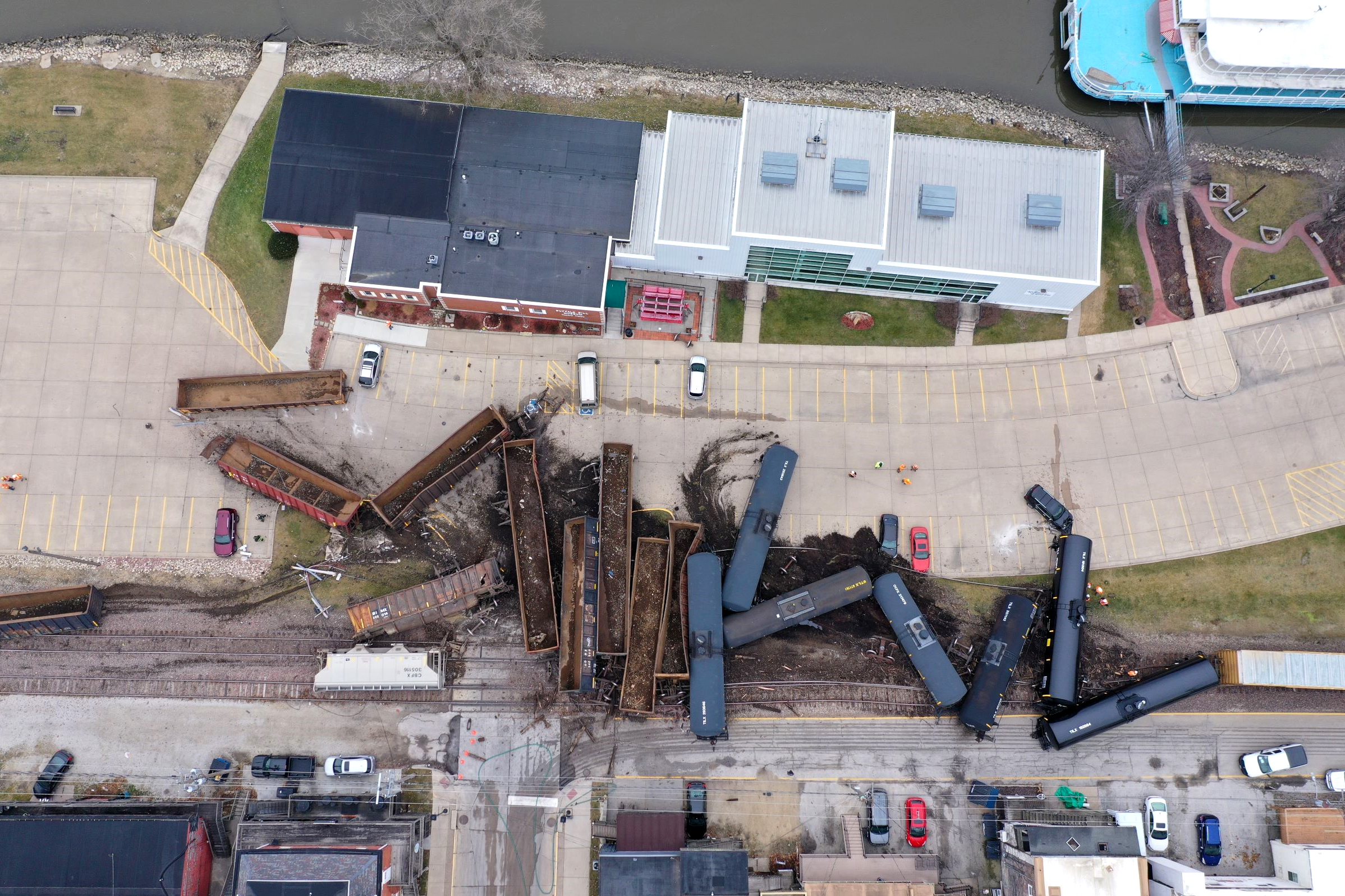 Train traffic resumes at site of eastern Iowa derailment