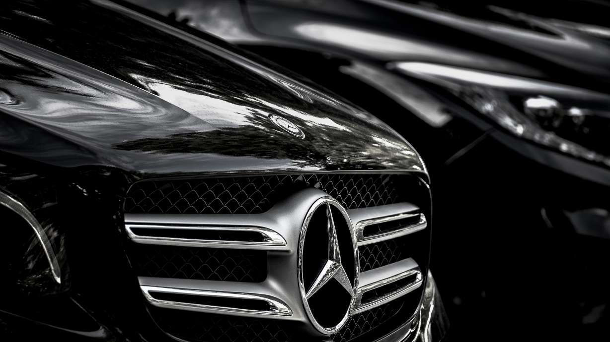 Mercedes recalls 750,000 cars because sunroof can fly off