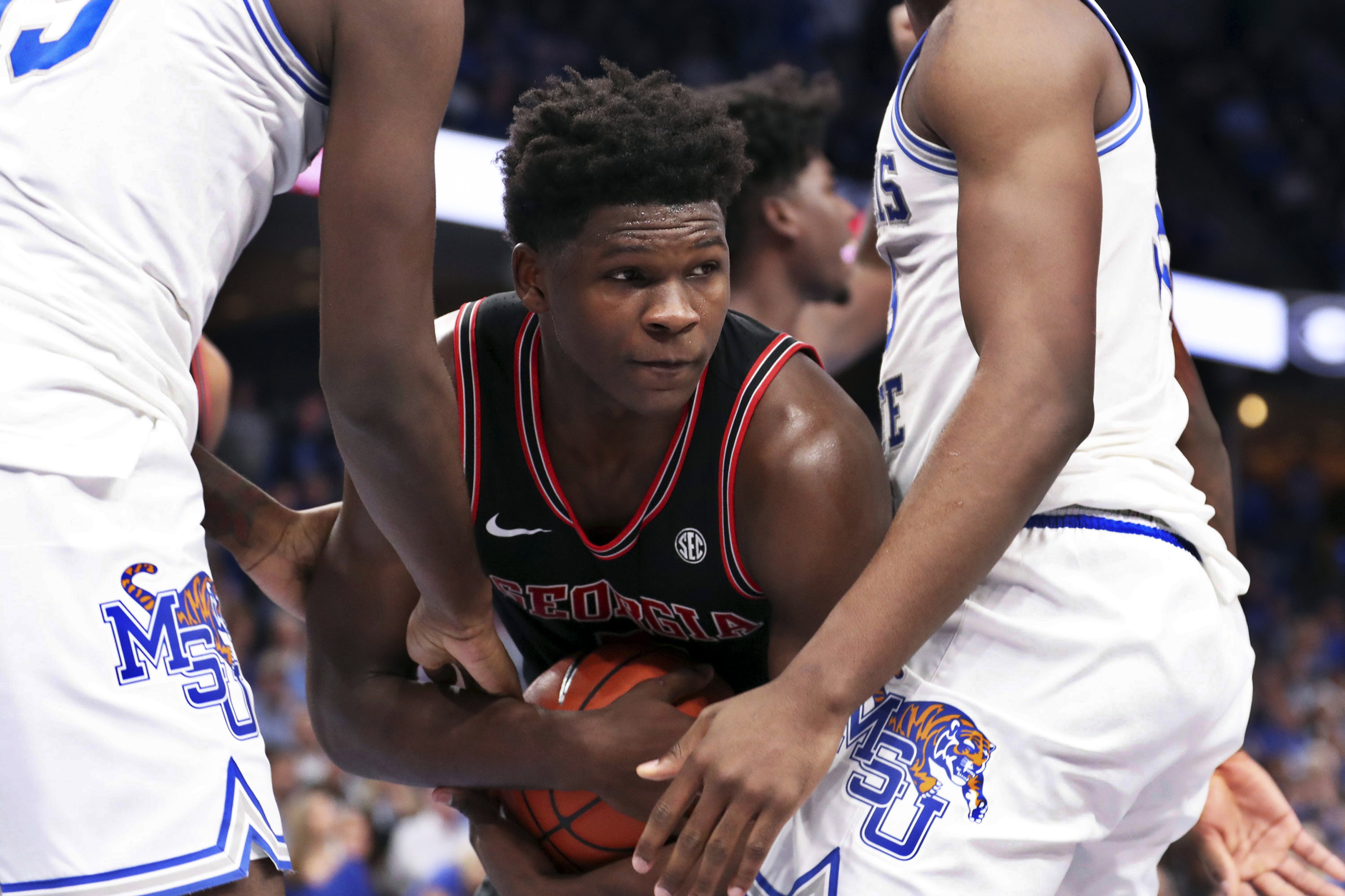 Hammonds, Edwards lead Georgia past No. 9 Memphis 65-62
