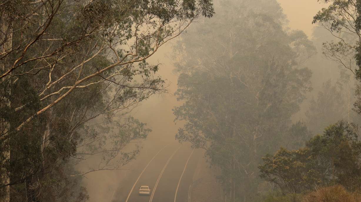 US sends veteran firefighters to battle Australia wildfires