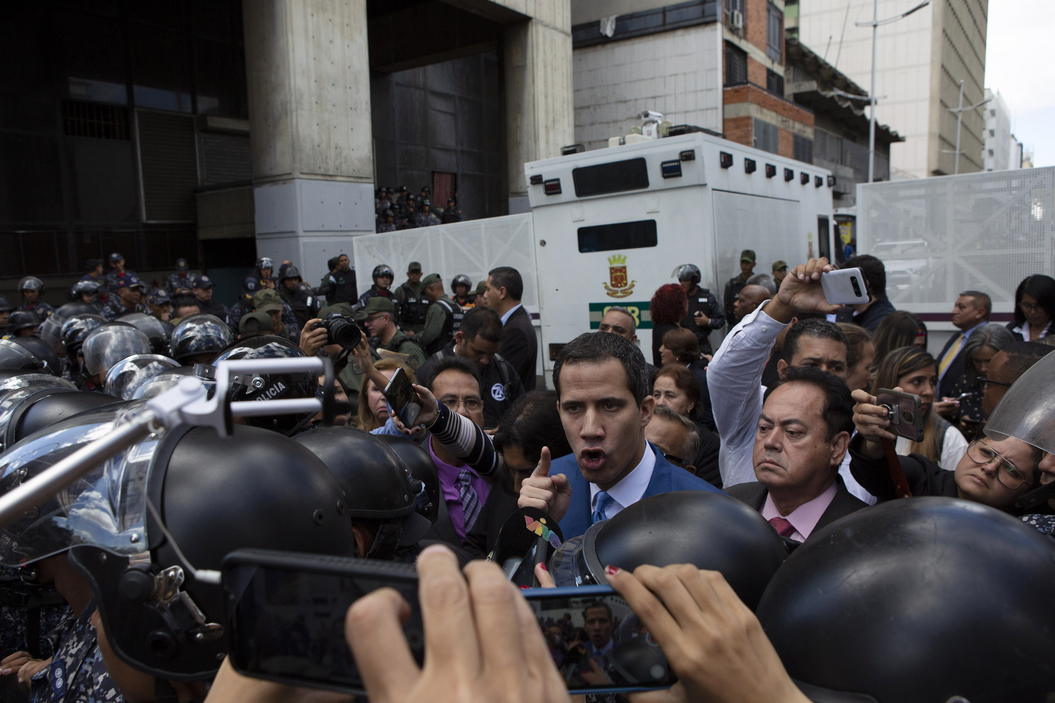 Guaido blocked from Venezuela's congress as impasse deepens