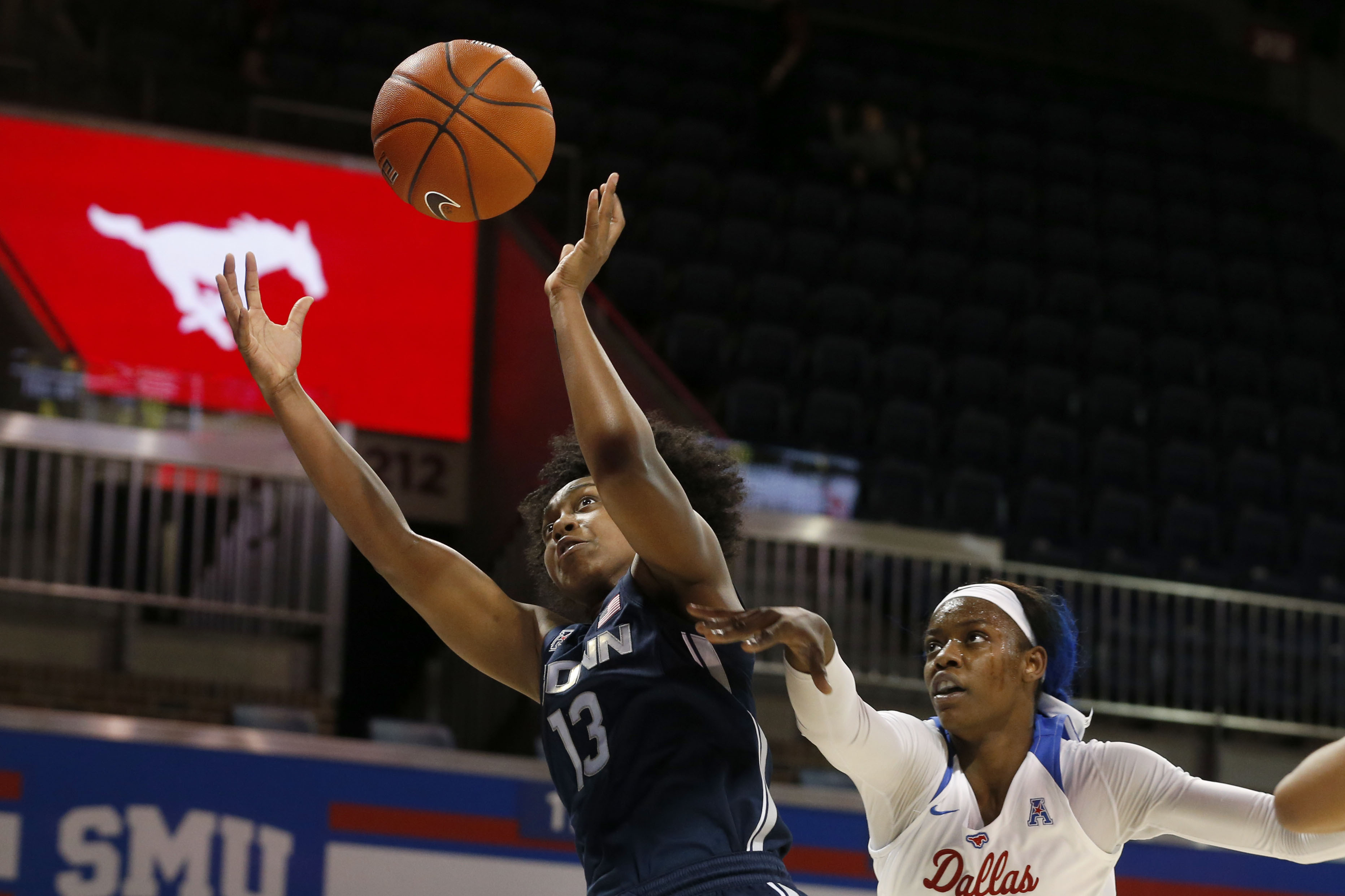 Top-ranked UConn eases past SMU 80-42