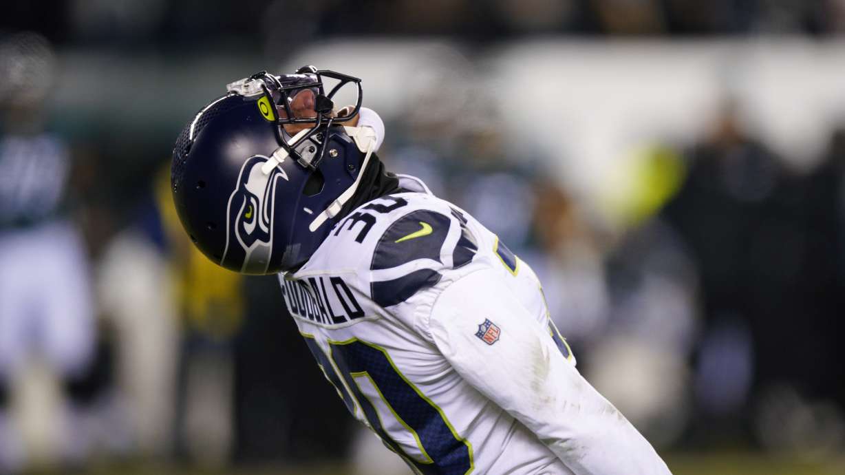 Wilson leads Seahawks past Eagles 17-9