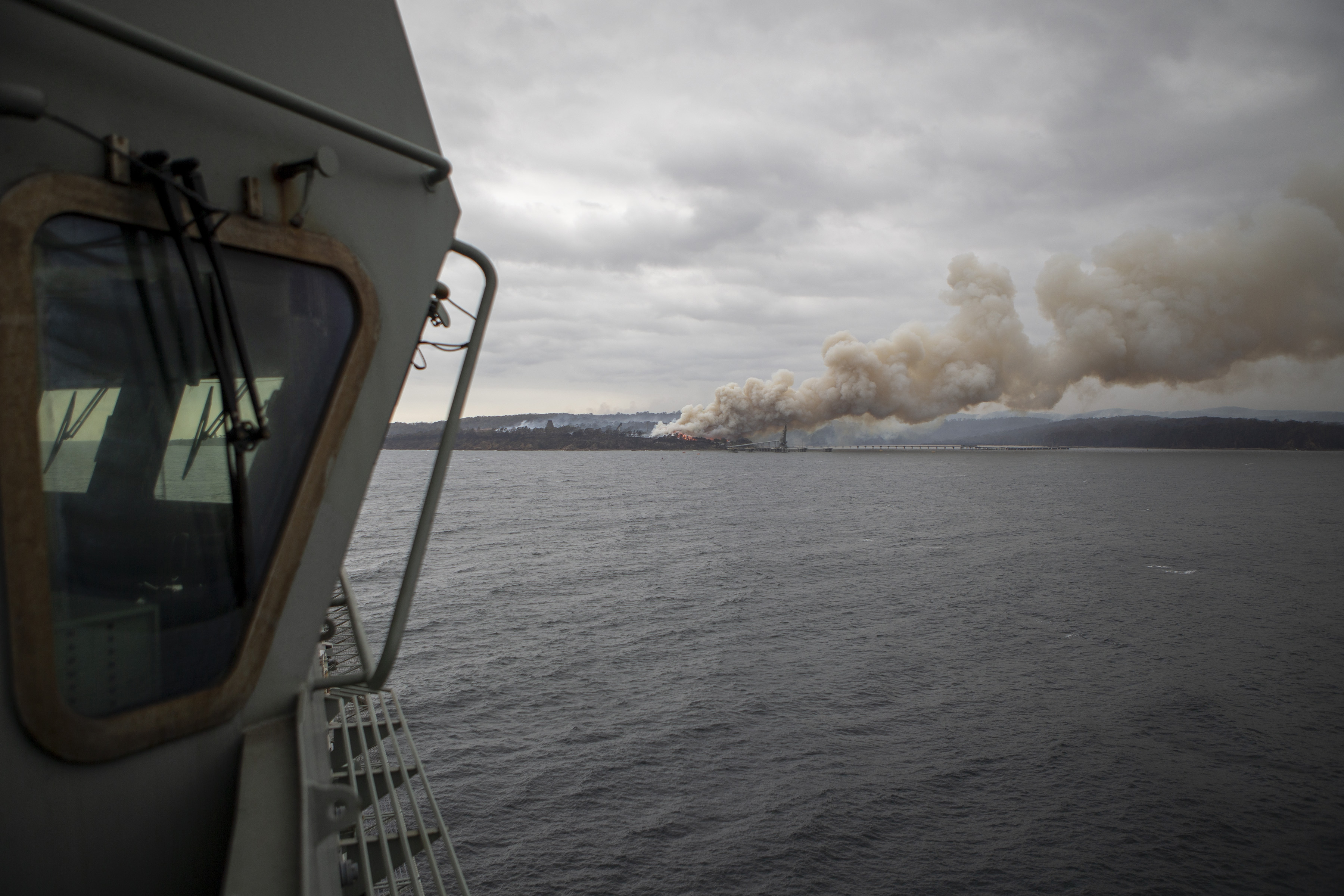 Australian crews race to contain blazes as damage bill soars