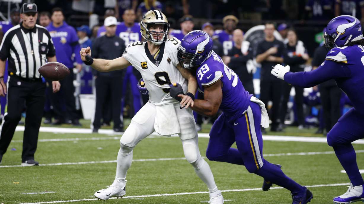 Tom Brady, Drew Brees exit early in changing of the QB guard