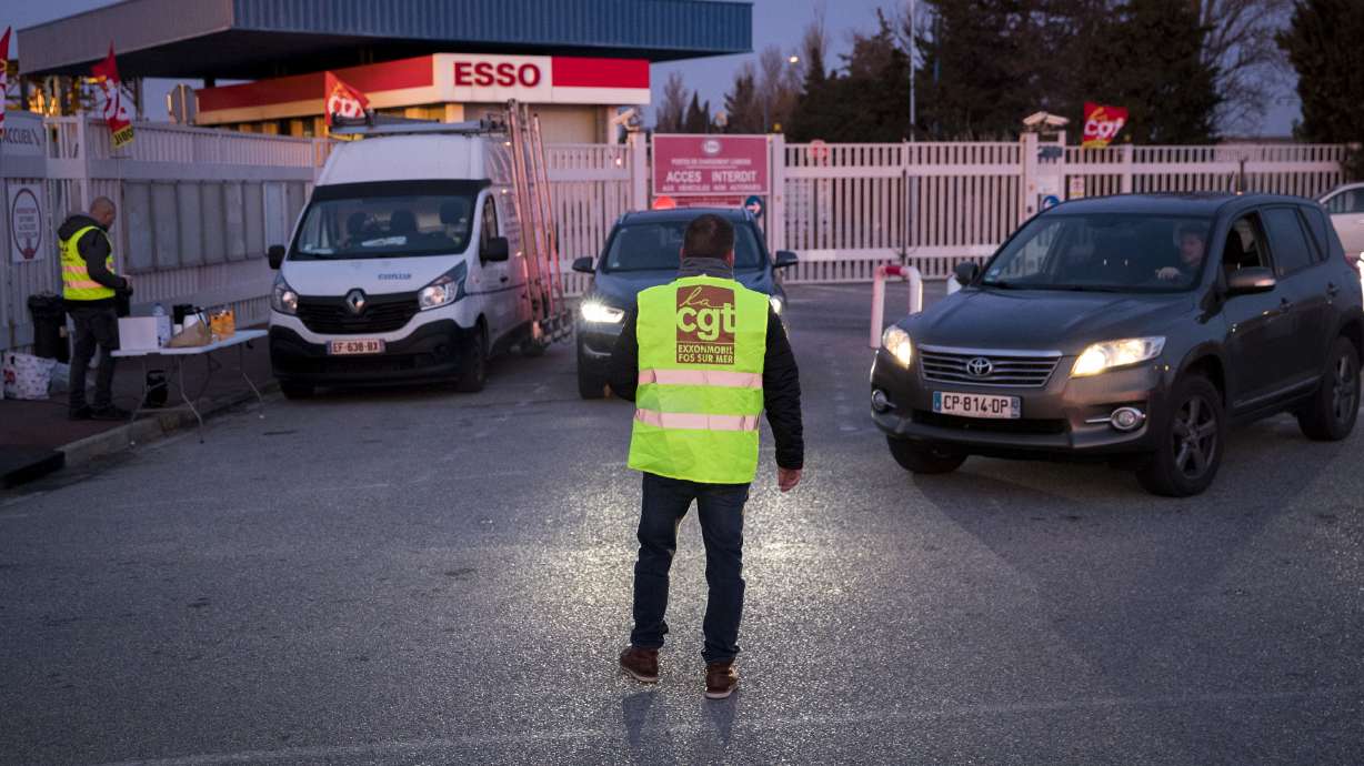 No end in sight for hobbling French rail strikes after talks