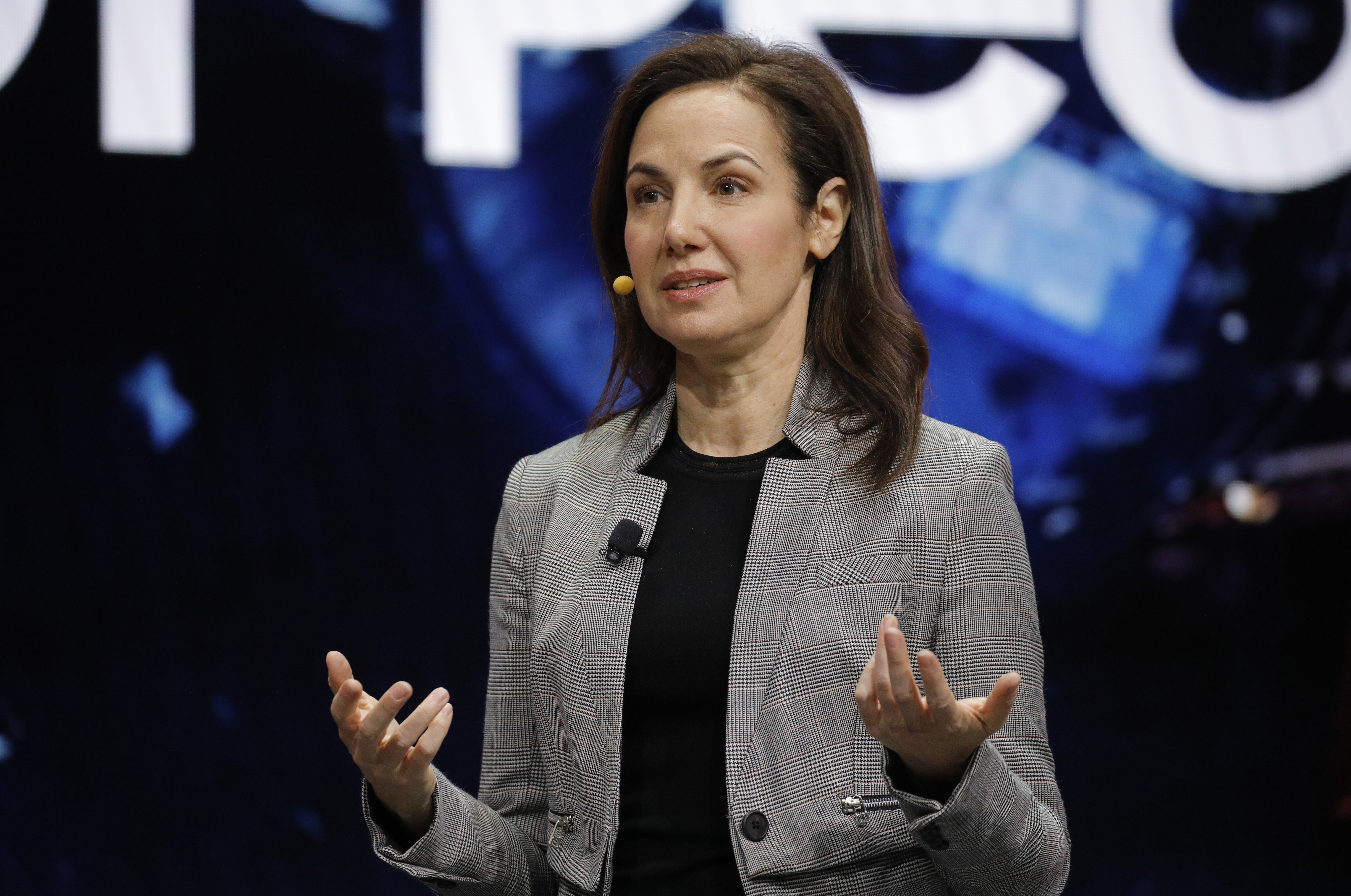 CES tech show: Say no to junk food; machines make cocktails