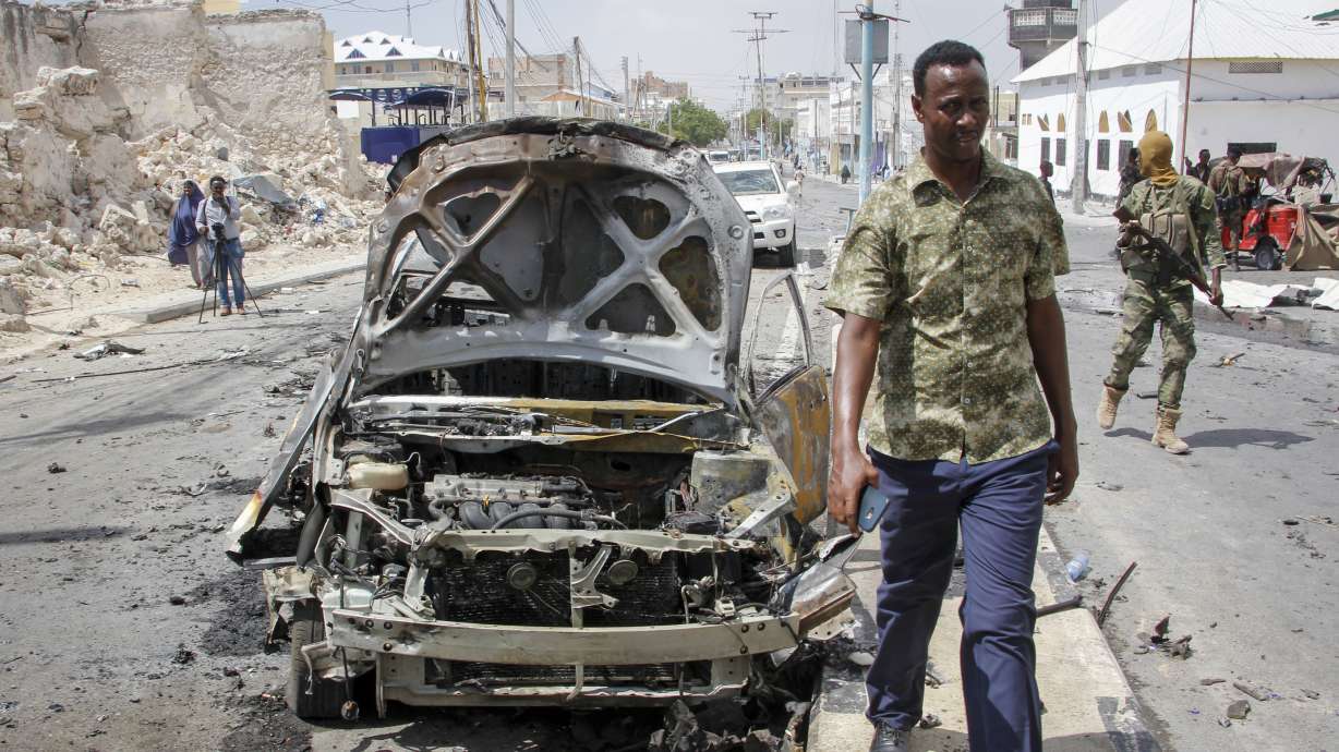 Car bomb kills 3, wounds 6 at checkpoint in Somali capital