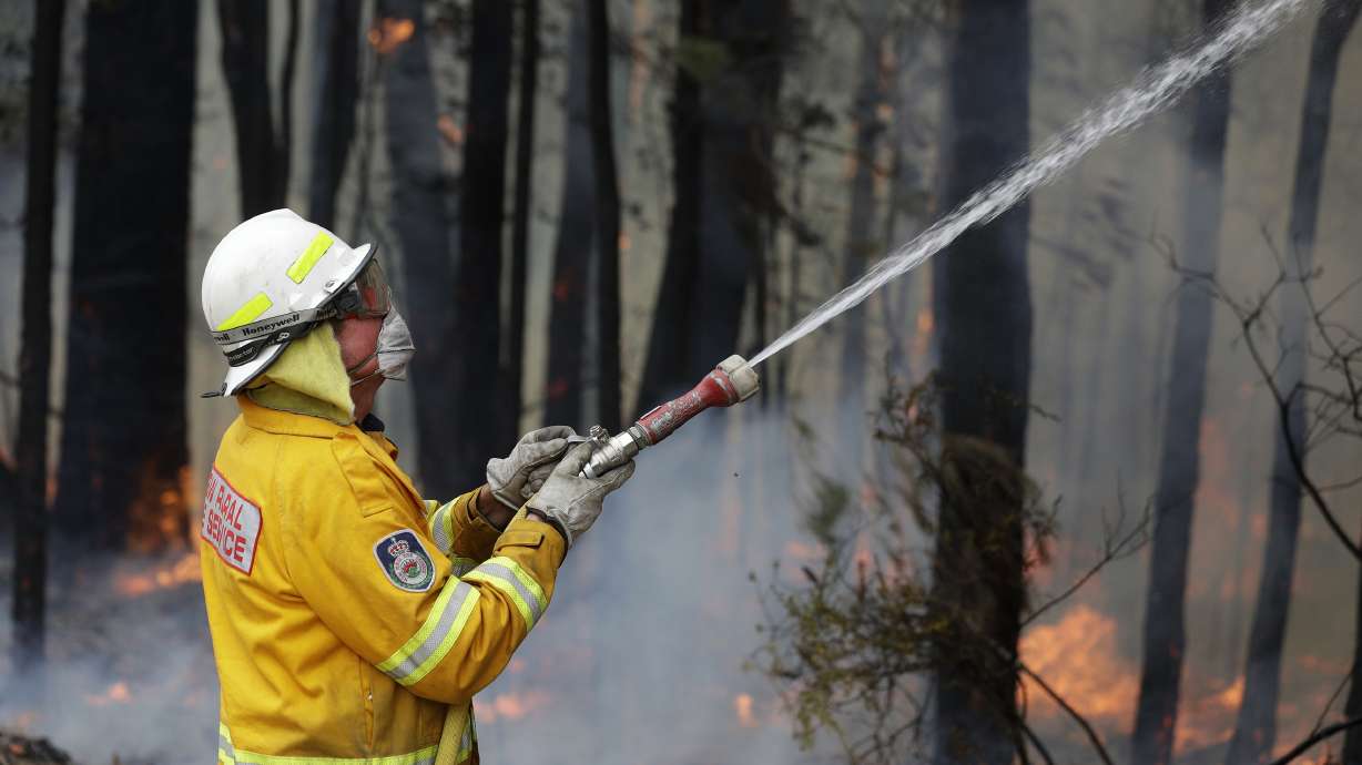 Australians on SE coast urged to flee as fire risk escalates