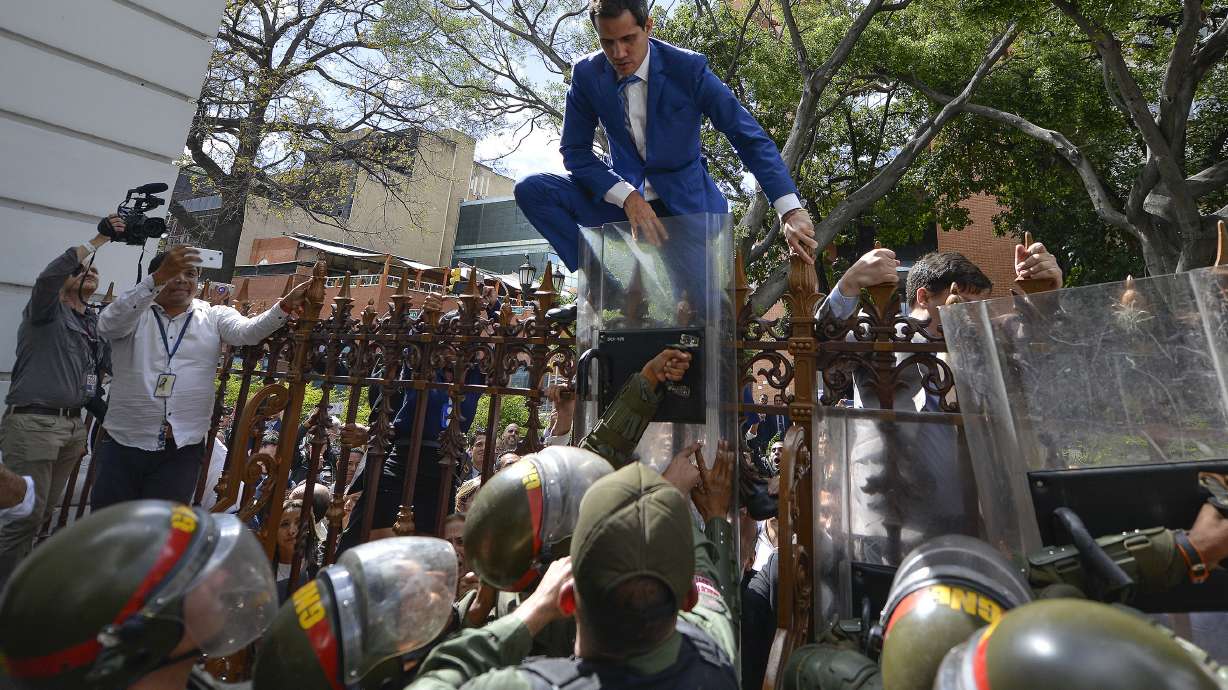 Fence-scaling Venezuela opposition leader rekindles his mojo