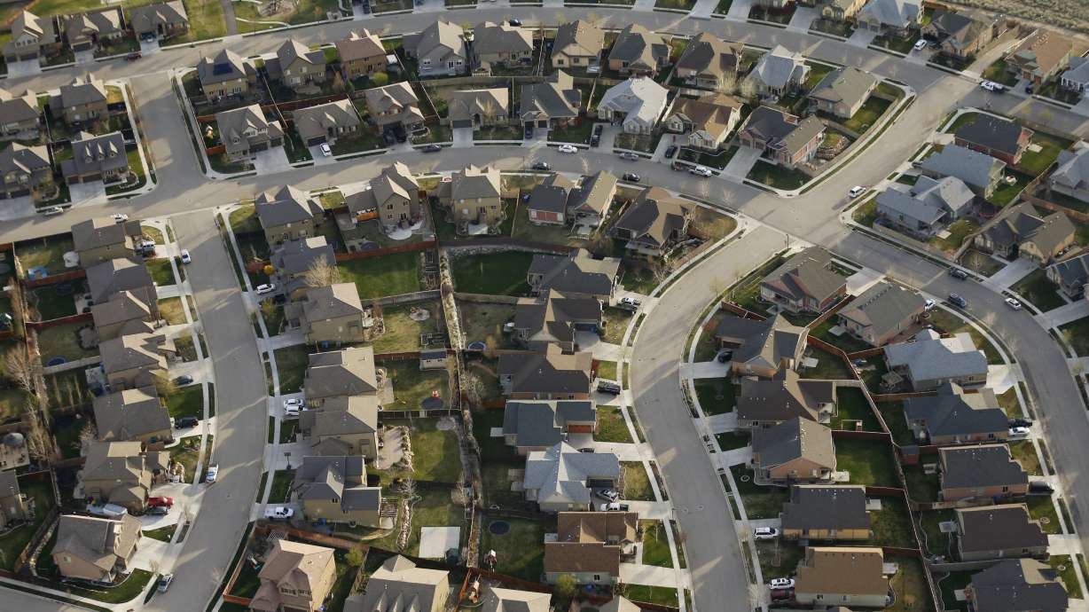 US long-term mortgage rates fall; 30-year loan at 3.64%