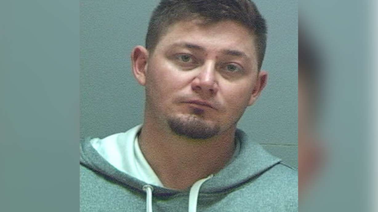 Man assaulted girlfriend, then attacked her again after she told police, charges say