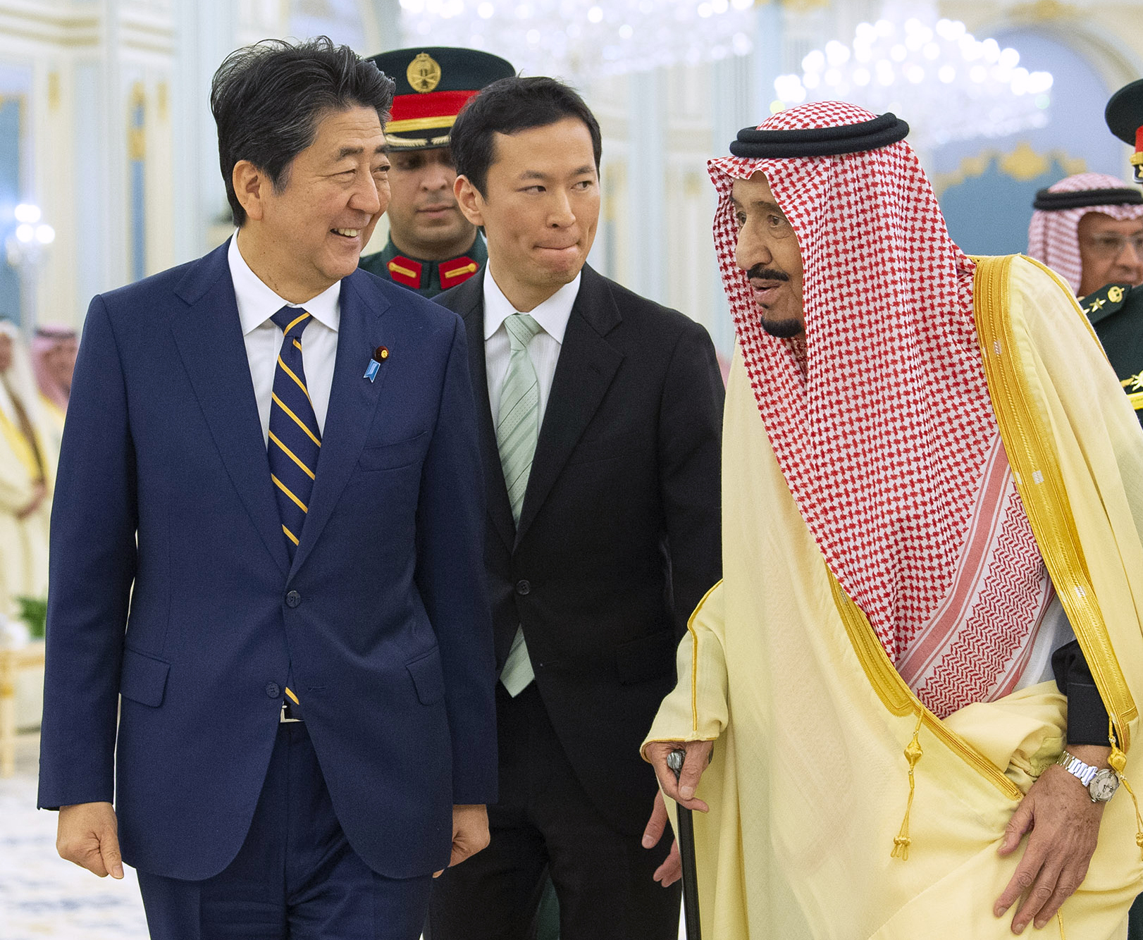 Japan's Abe meets Saudi king amid threats in Persian Gulf