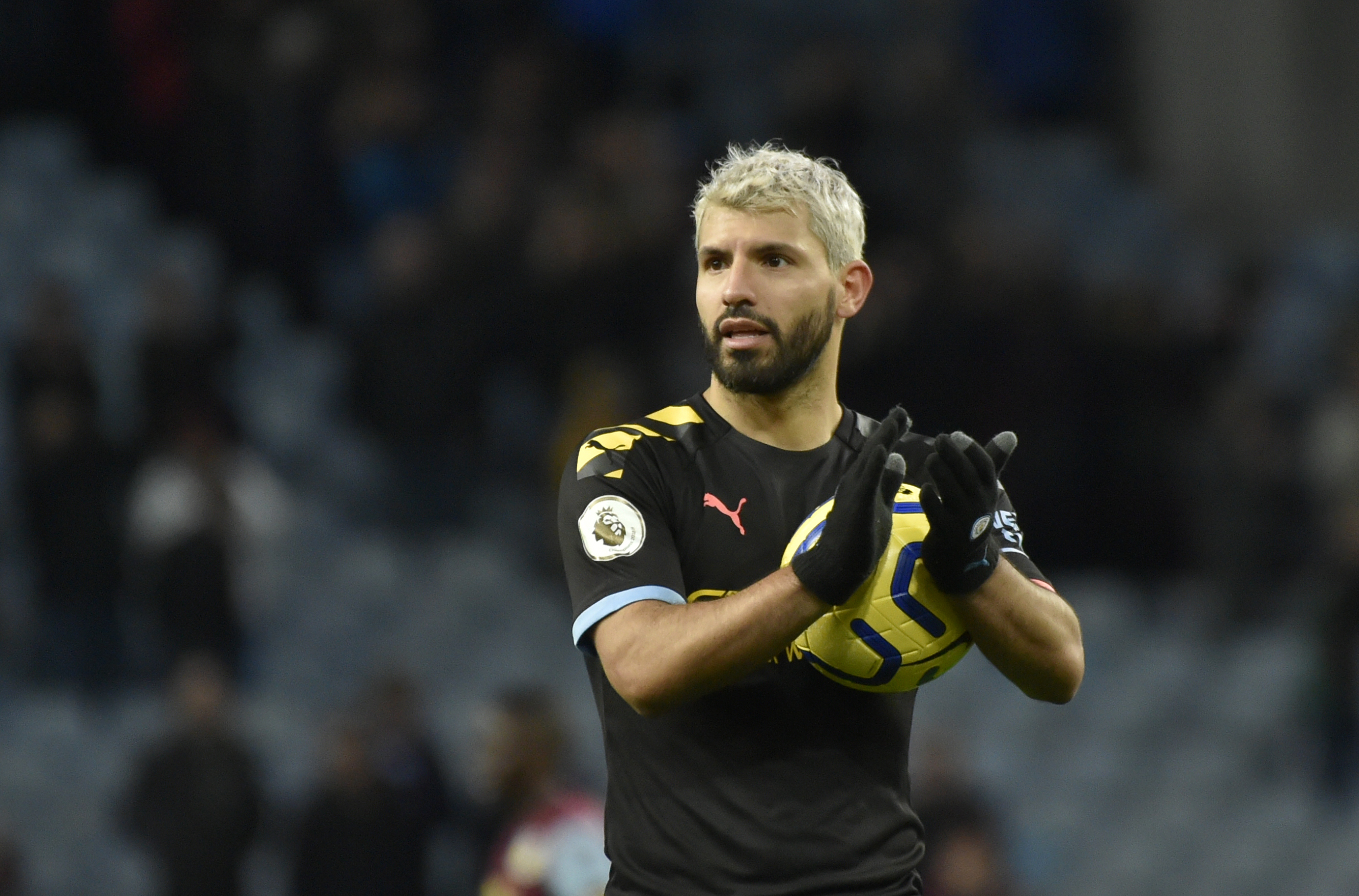 Aguero record EPL foreign scorer, City routs Villa to go 2nd