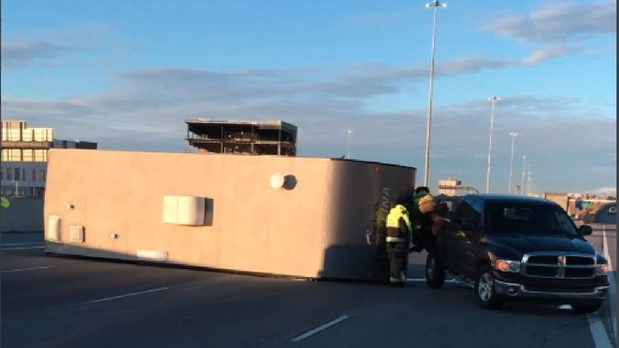 Crash cleared after causing delays on northbound I-15 in Draper