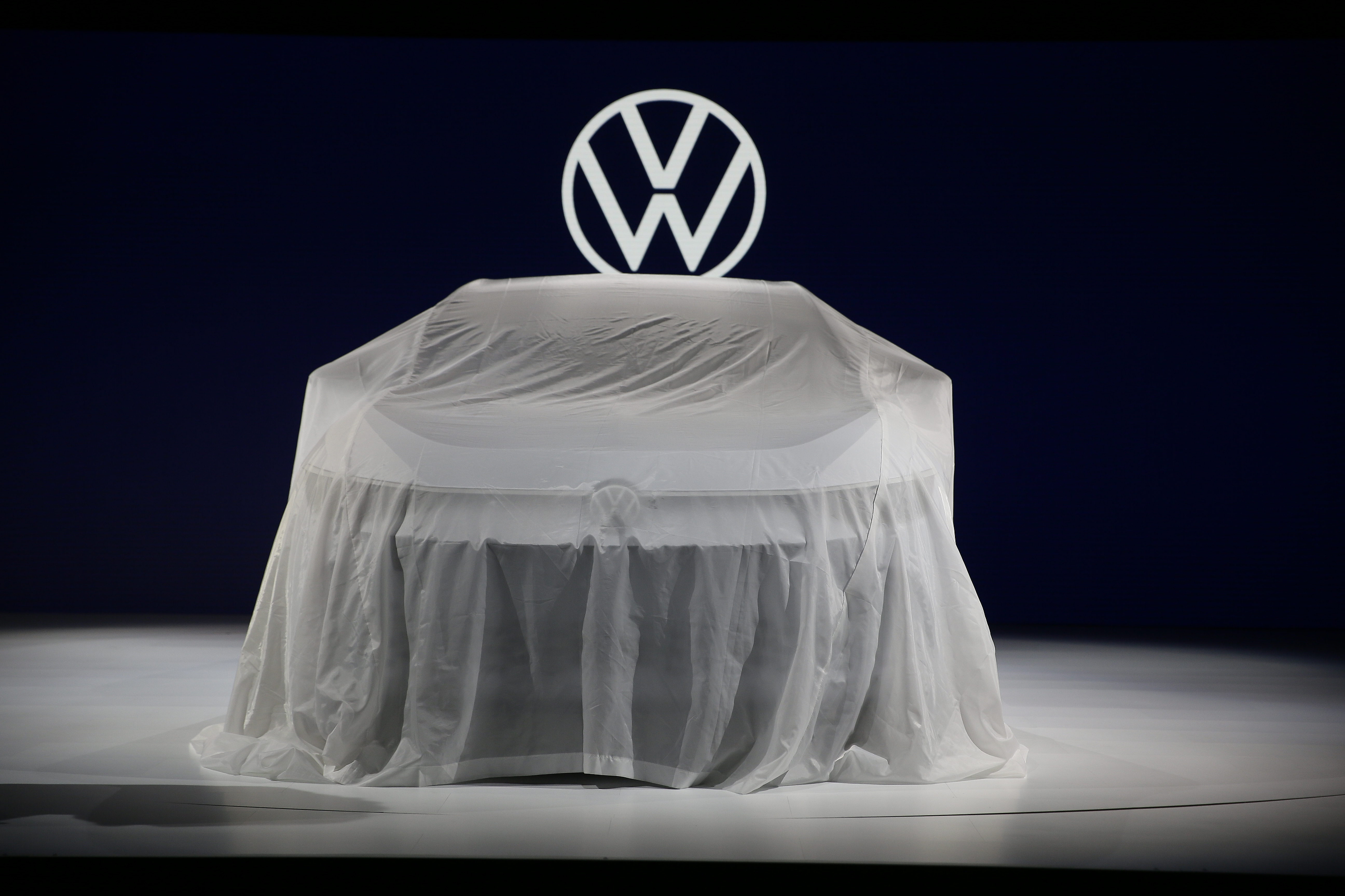 Volkswagen hits record sales in bid to top auto industry