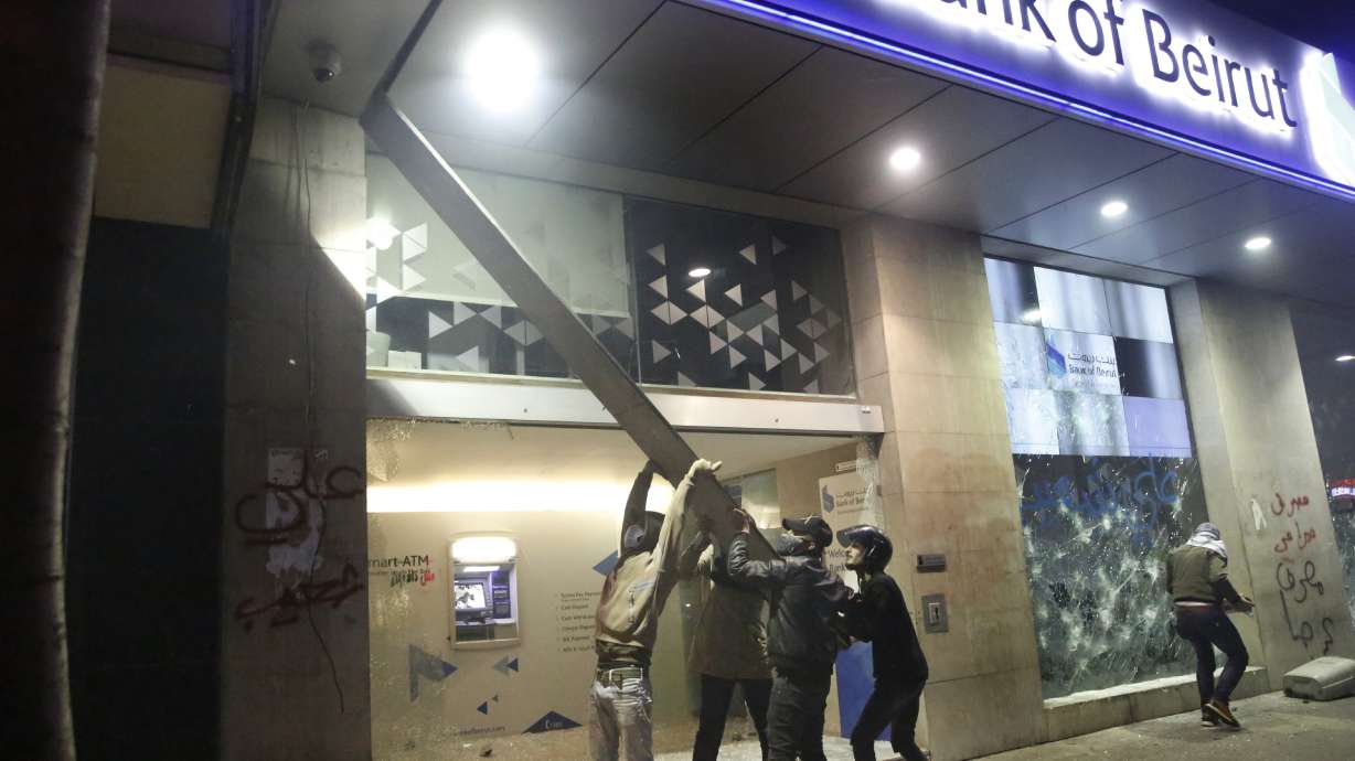 Pitched clashes near Lebanon's central bank amid protests