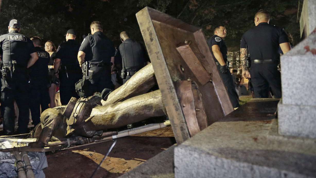 Students back in court over Confederate statue case
