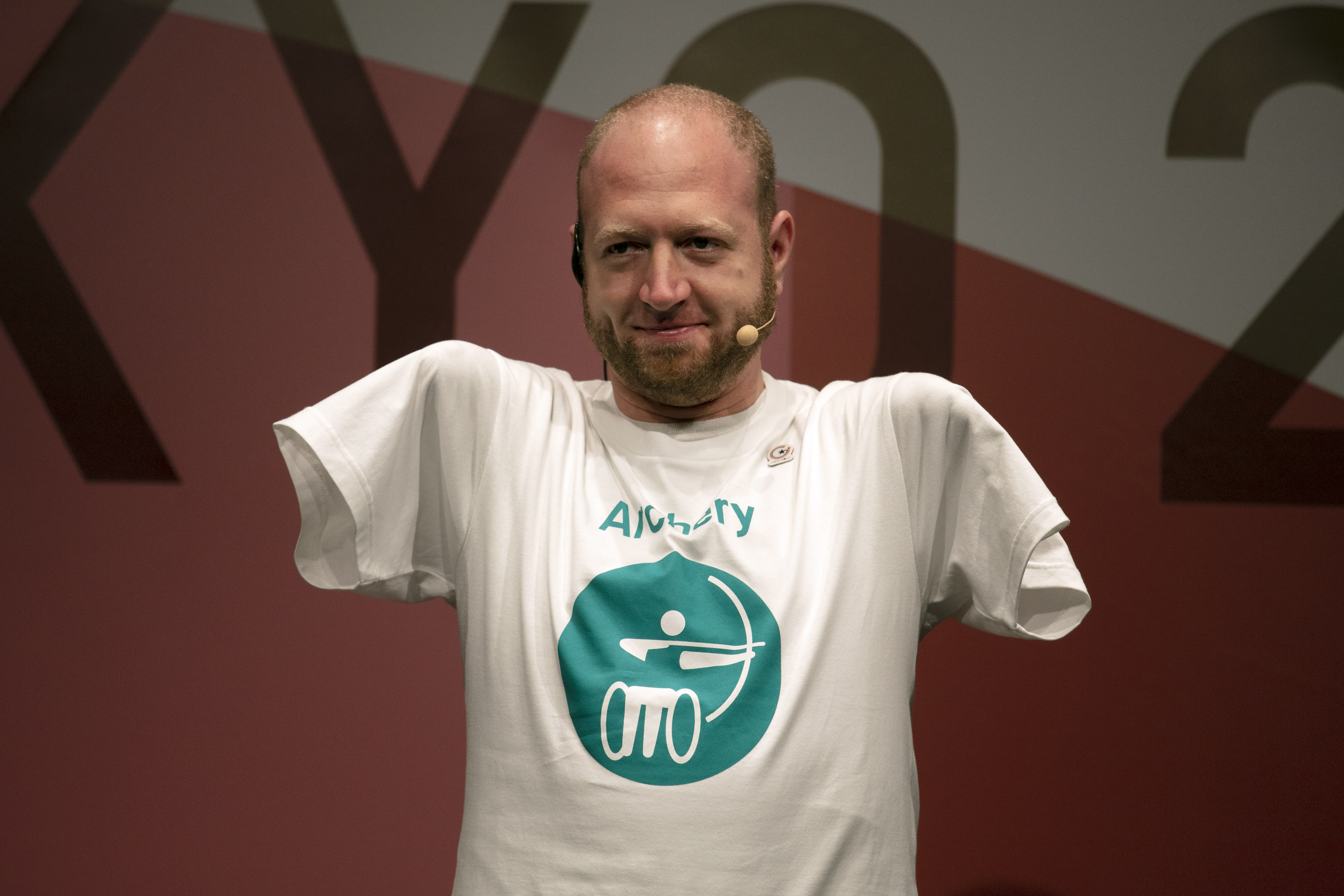 'Armless Archer' Stutzman and his disarming sense of humor