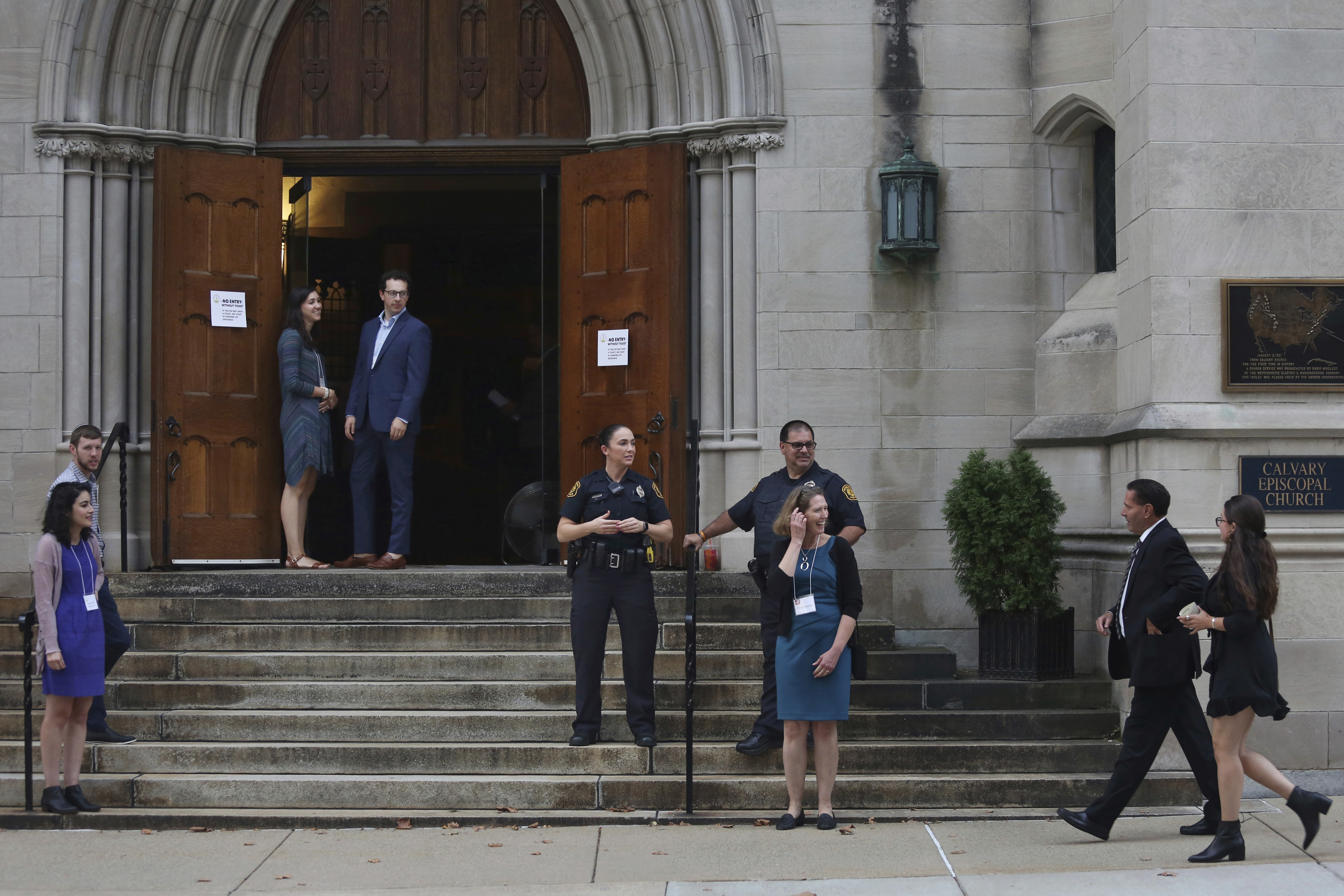 Experts advise synagogues on use of armed security personnel