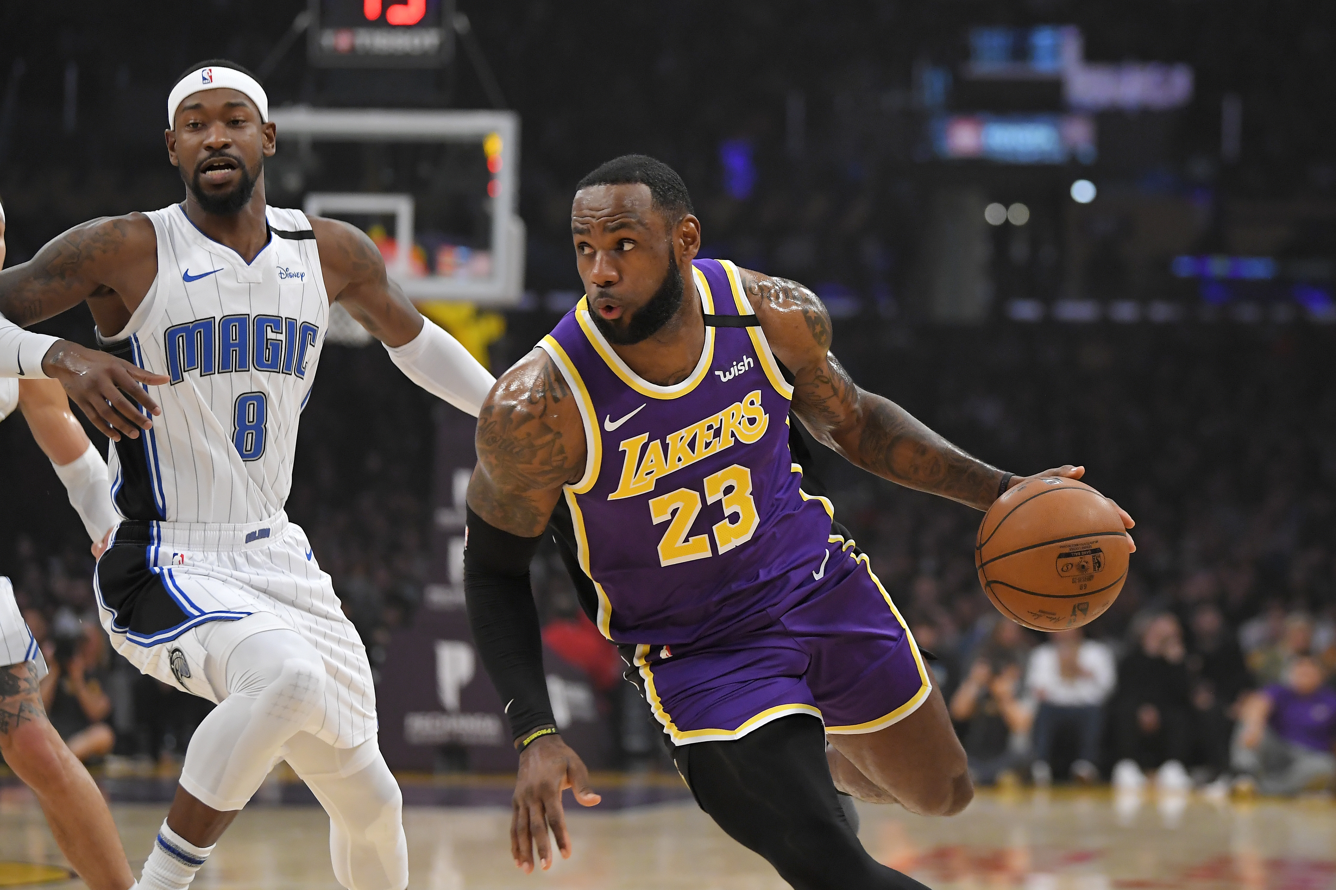 Magic snap Lakers' 9-game winning streak in 119-118 thriller