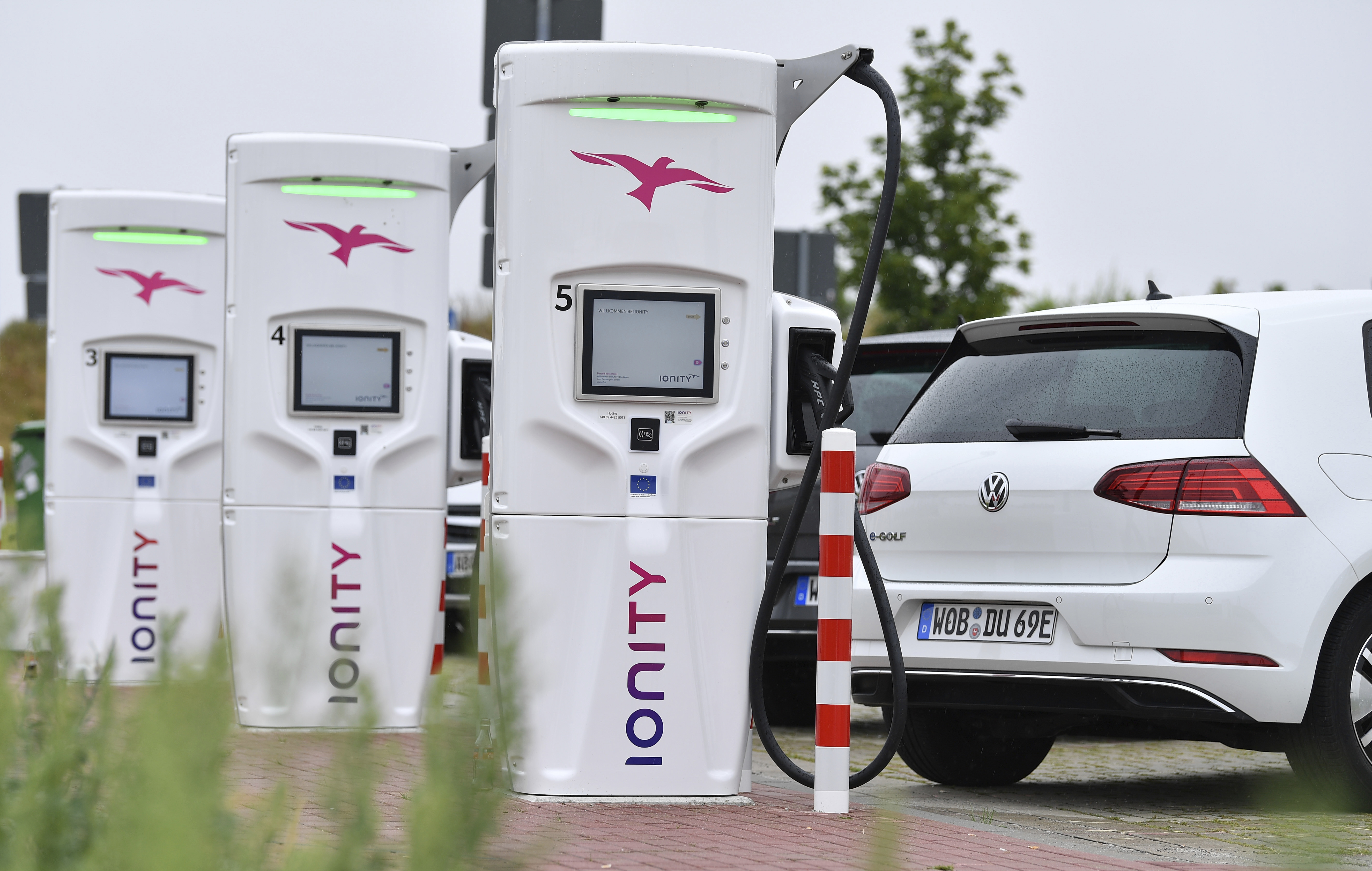 European carmakers build out charging network for electrics