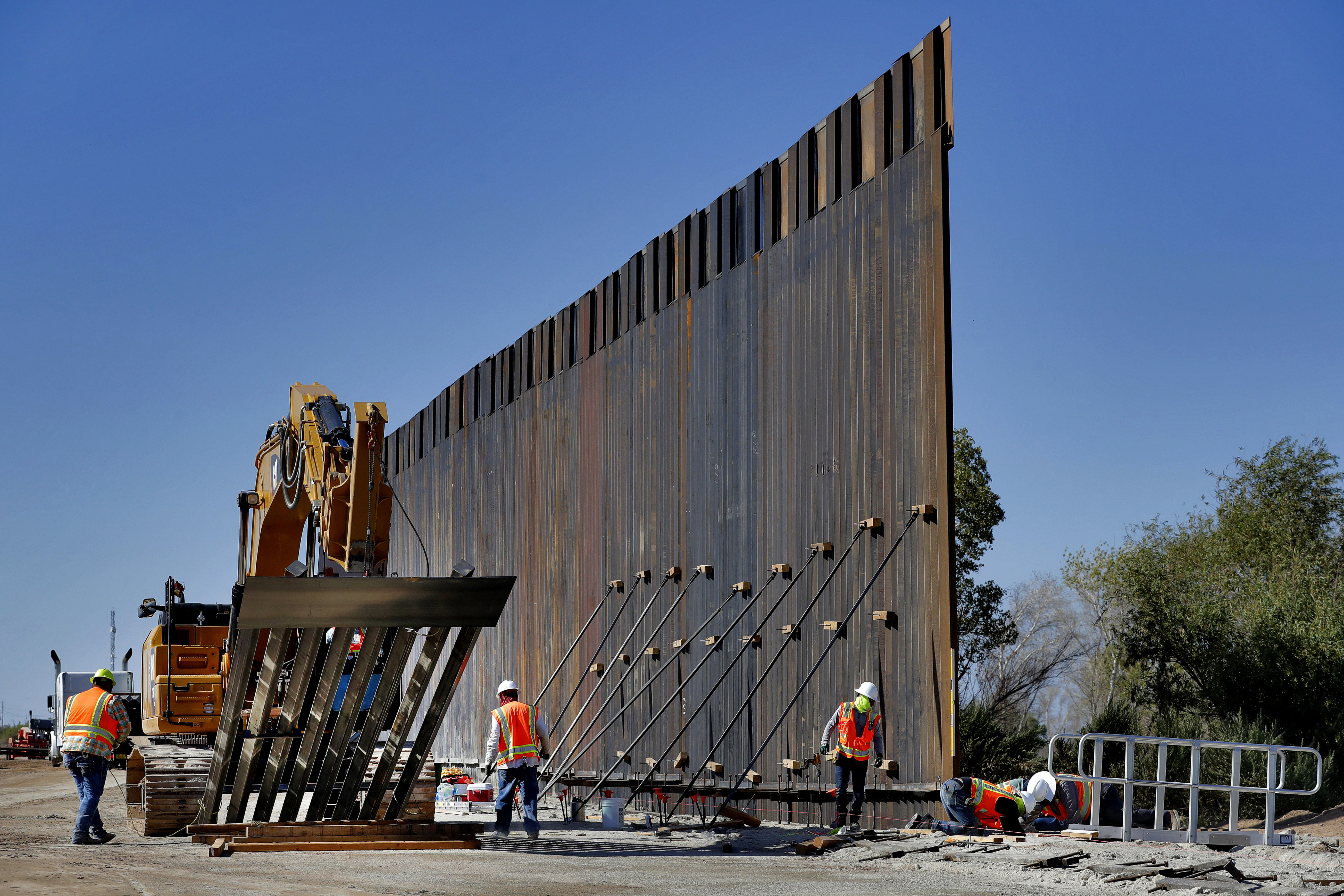DHS seeks Pentagon funds for 270 miles of border wall