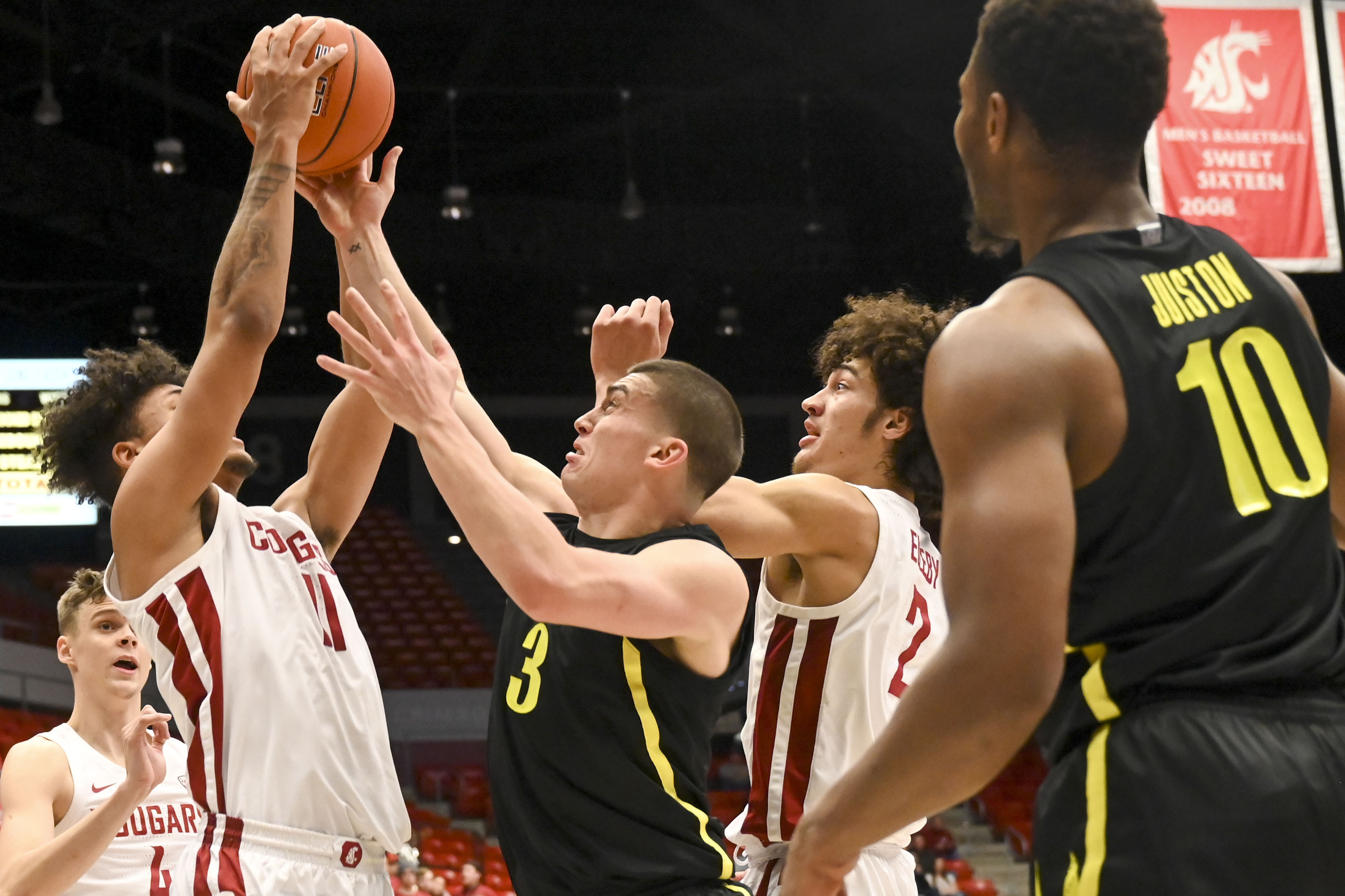 Elleby scores 25, Washington State surprises No. 8 Oregon