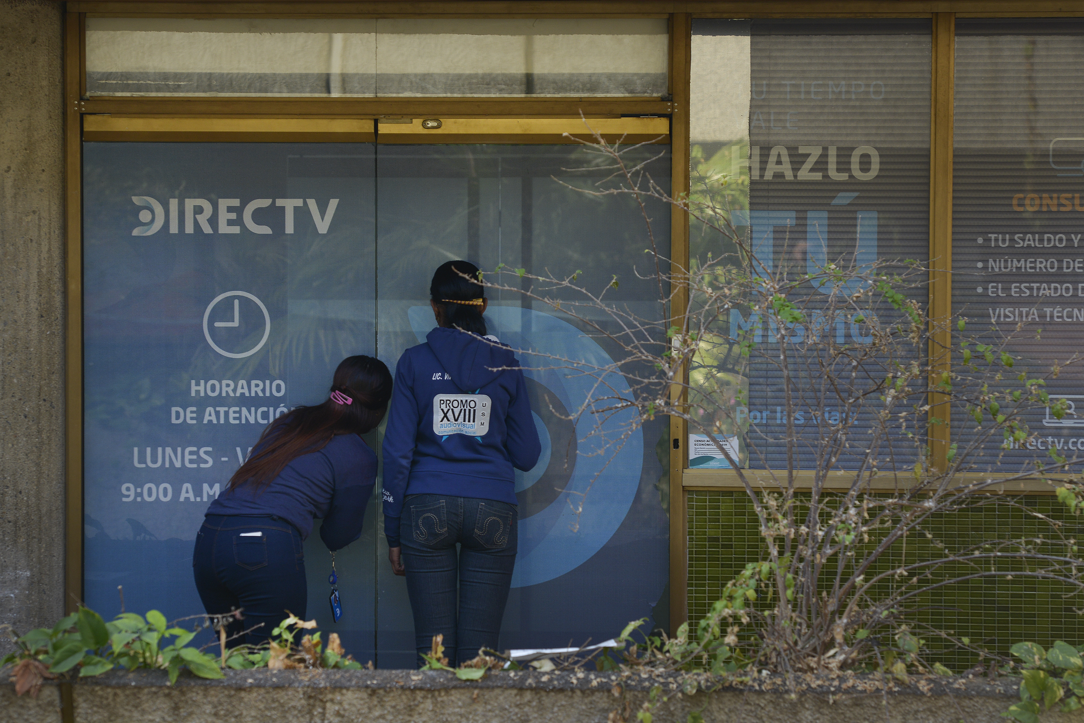 AP Exclusive: AT&T under pressure to defy Maduro's censors