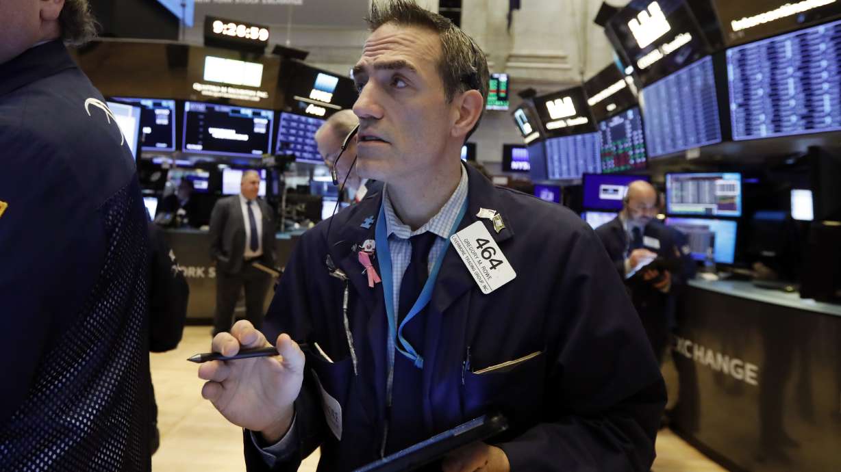 Banks, communications companies lead stocks higher at midday